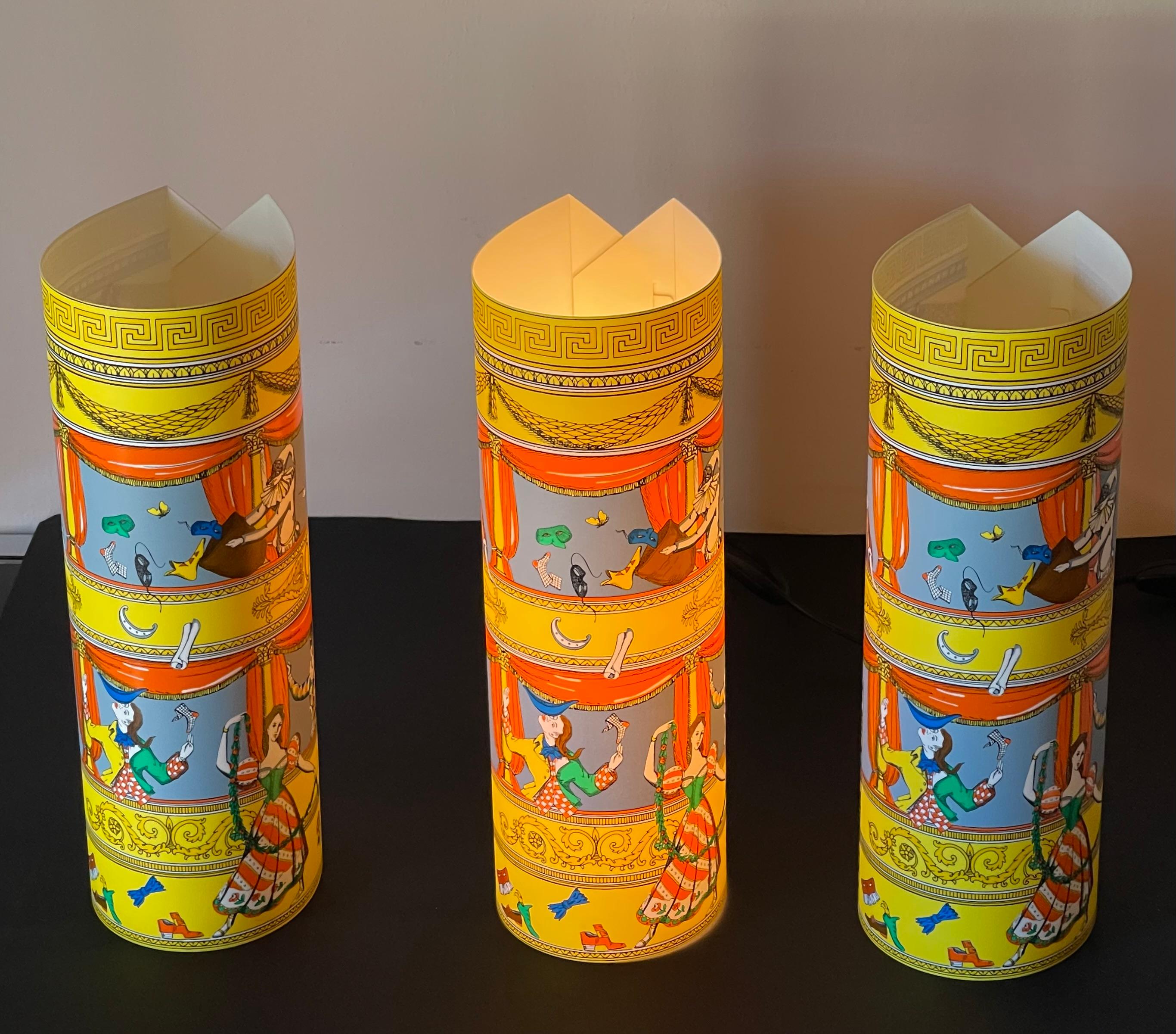 FORNASETTI Lámpara de mesa La Commedia Dell'Arte by Fornasetti, 3 Disponible siglo XX en venta