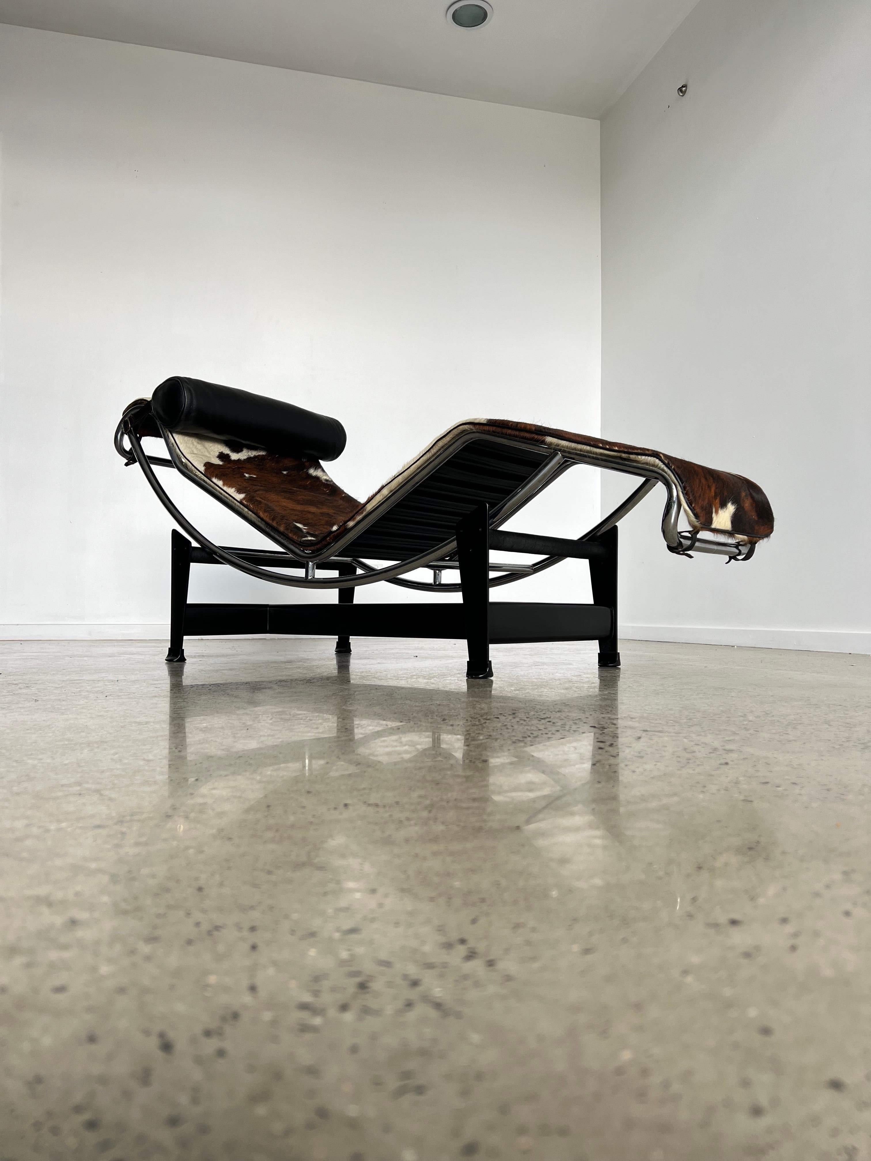 La Corbusier LC4 by Charlotte Perriand and Pierre Jeanneret for Cassina 3