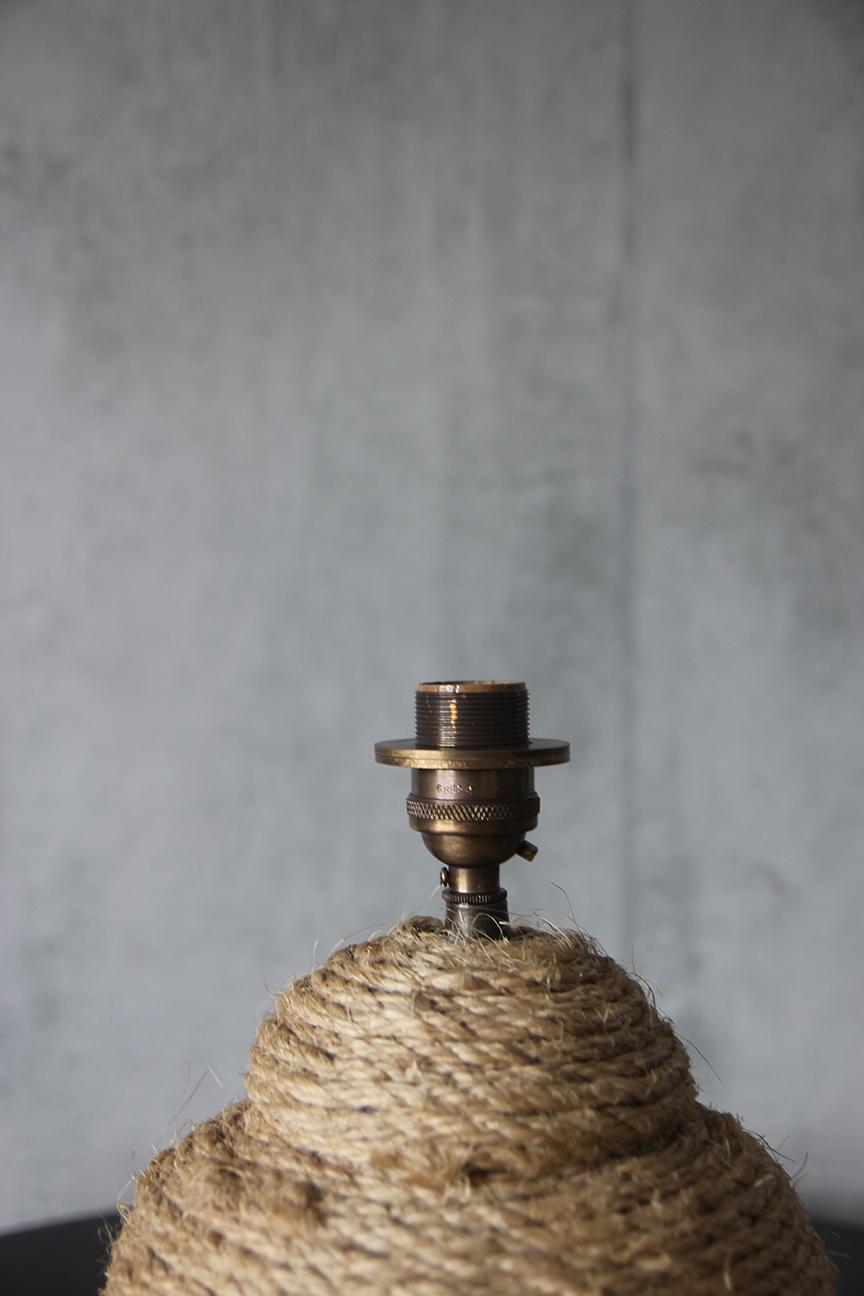 XXIe siècle et contemporain Lampe de table La Corde par Understated Design en vente