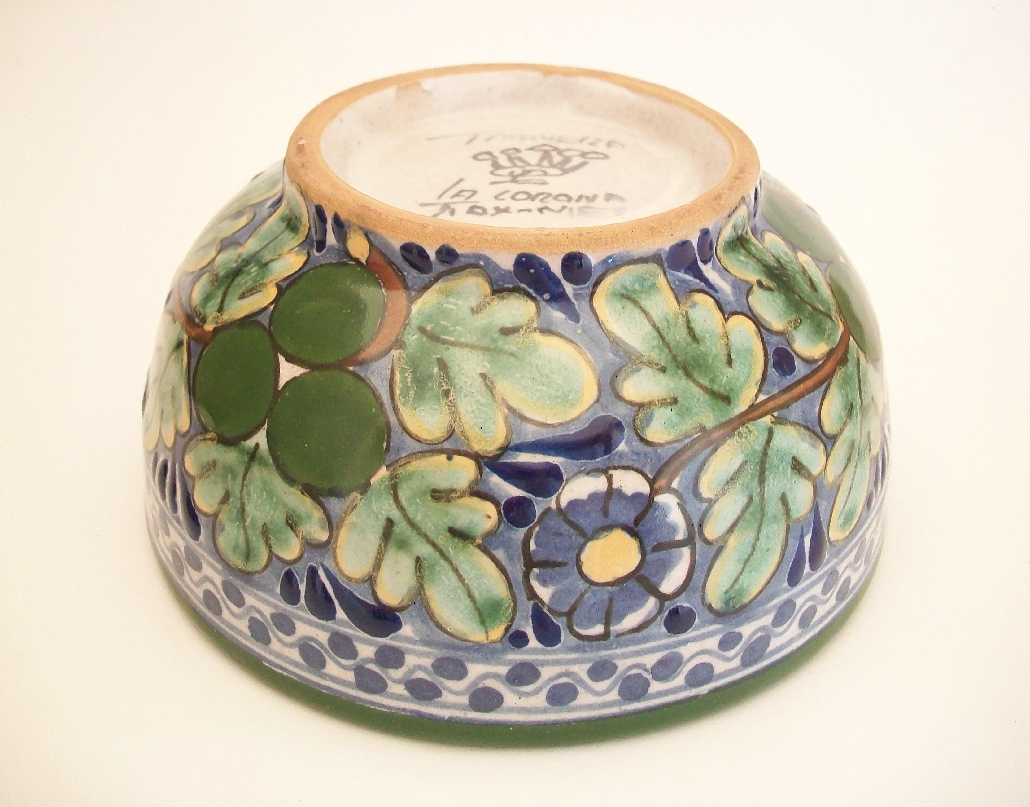 LA CORONA, Vintage Hand Painted Talavera Pottery Bowl, Mexico, 20th Century For Sale 4