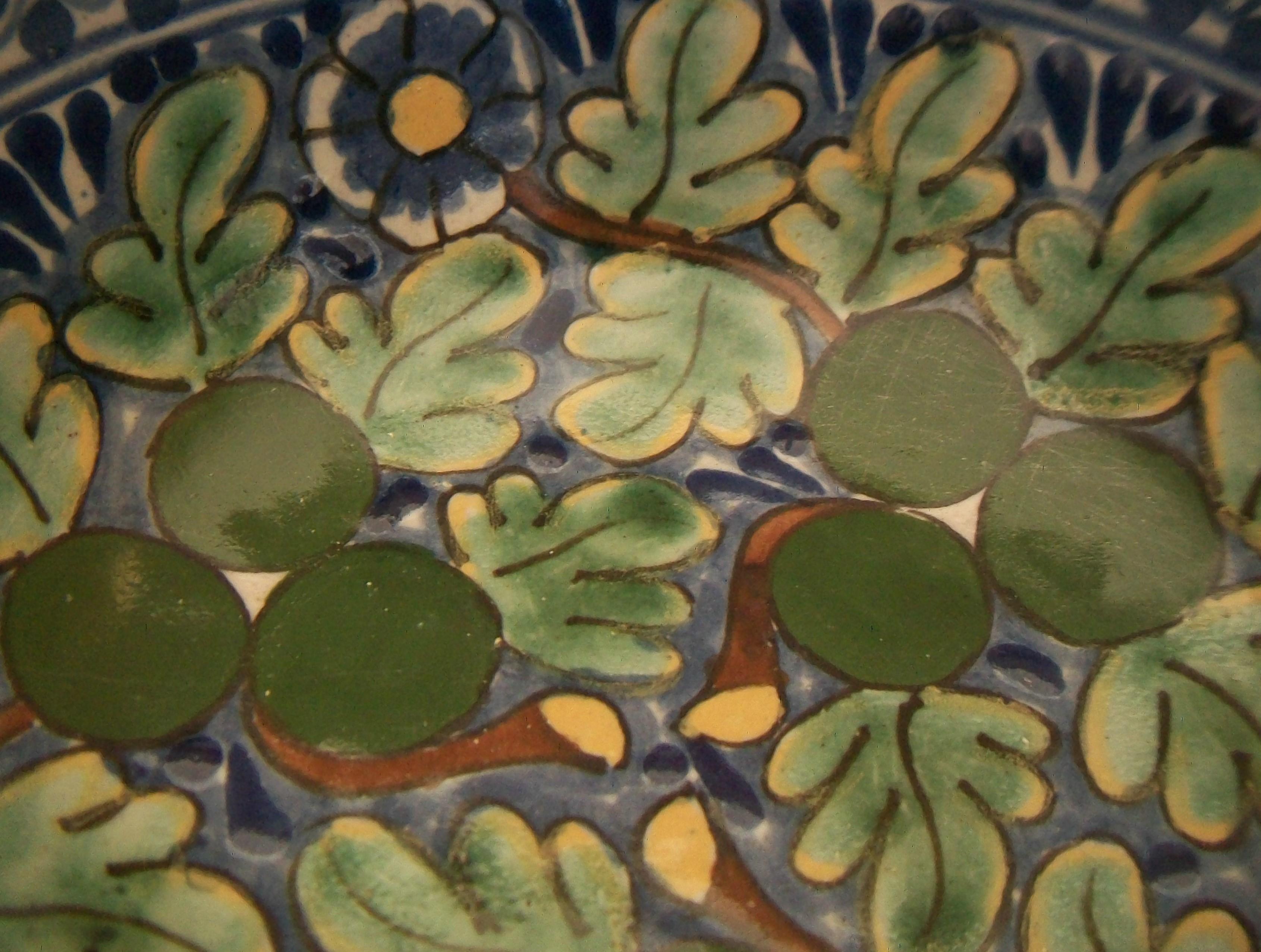 LA CORONA, Vintage Hand Painted Talavera Pottery Bowl, Mexico, 20th Century For Sale 1