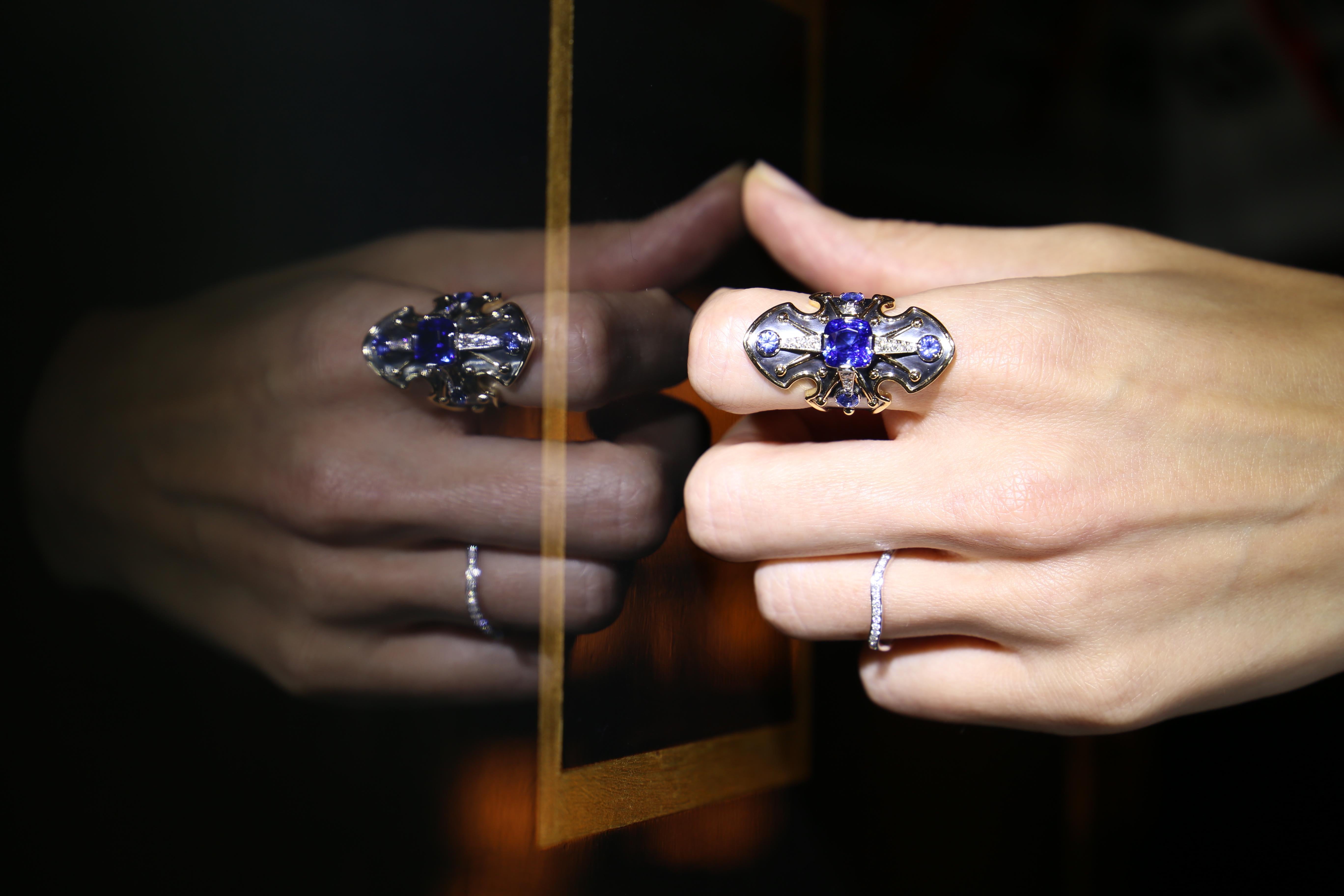 La Dame du Lac 18 Karat Gold Blue Sapphire and Diamond Shield Ring by Elie Top In New Condition In Paris, France