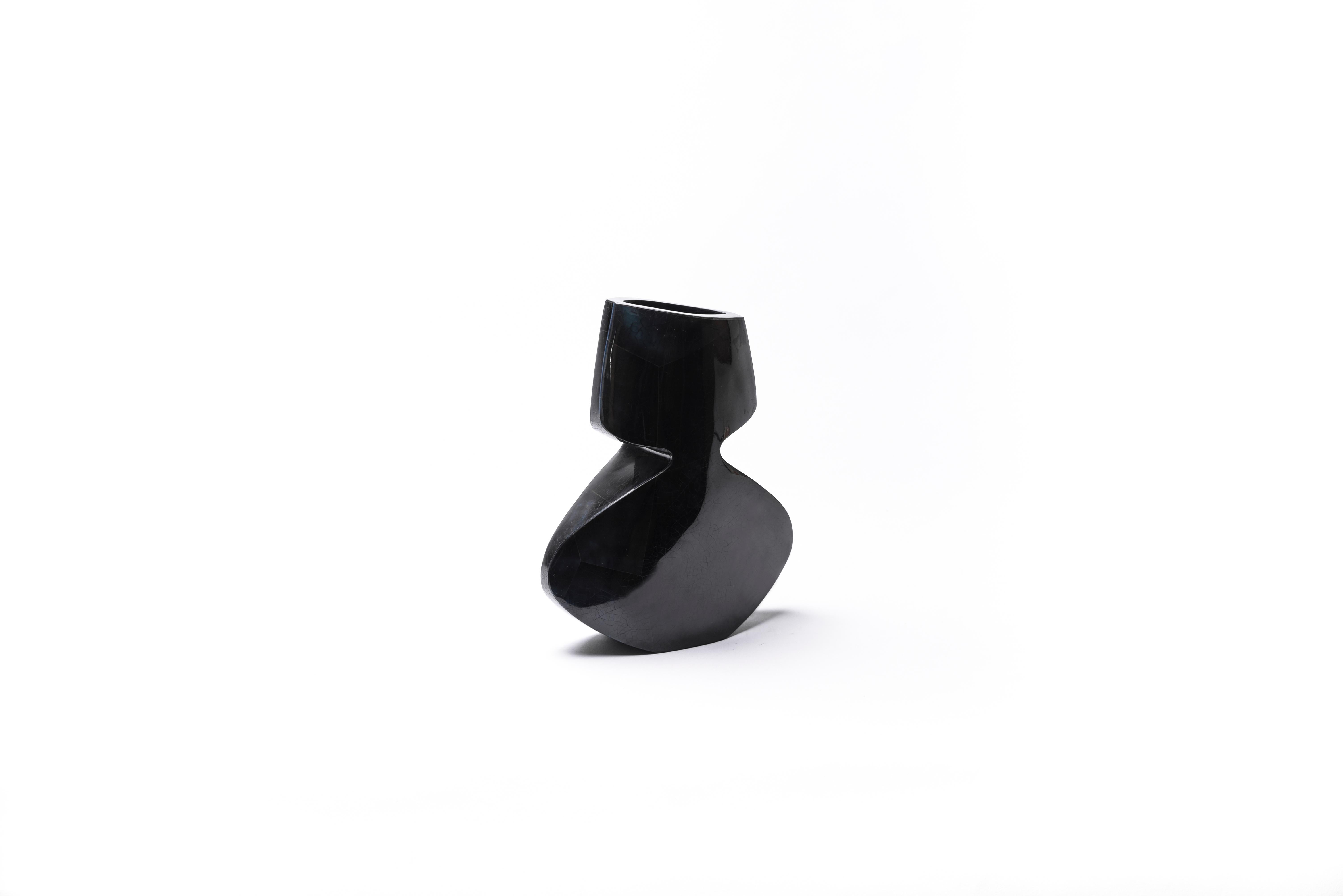 La Dame & La Femme Vases in Shagreen, Black Pen Shell by R&Y Augousti For Sale 7