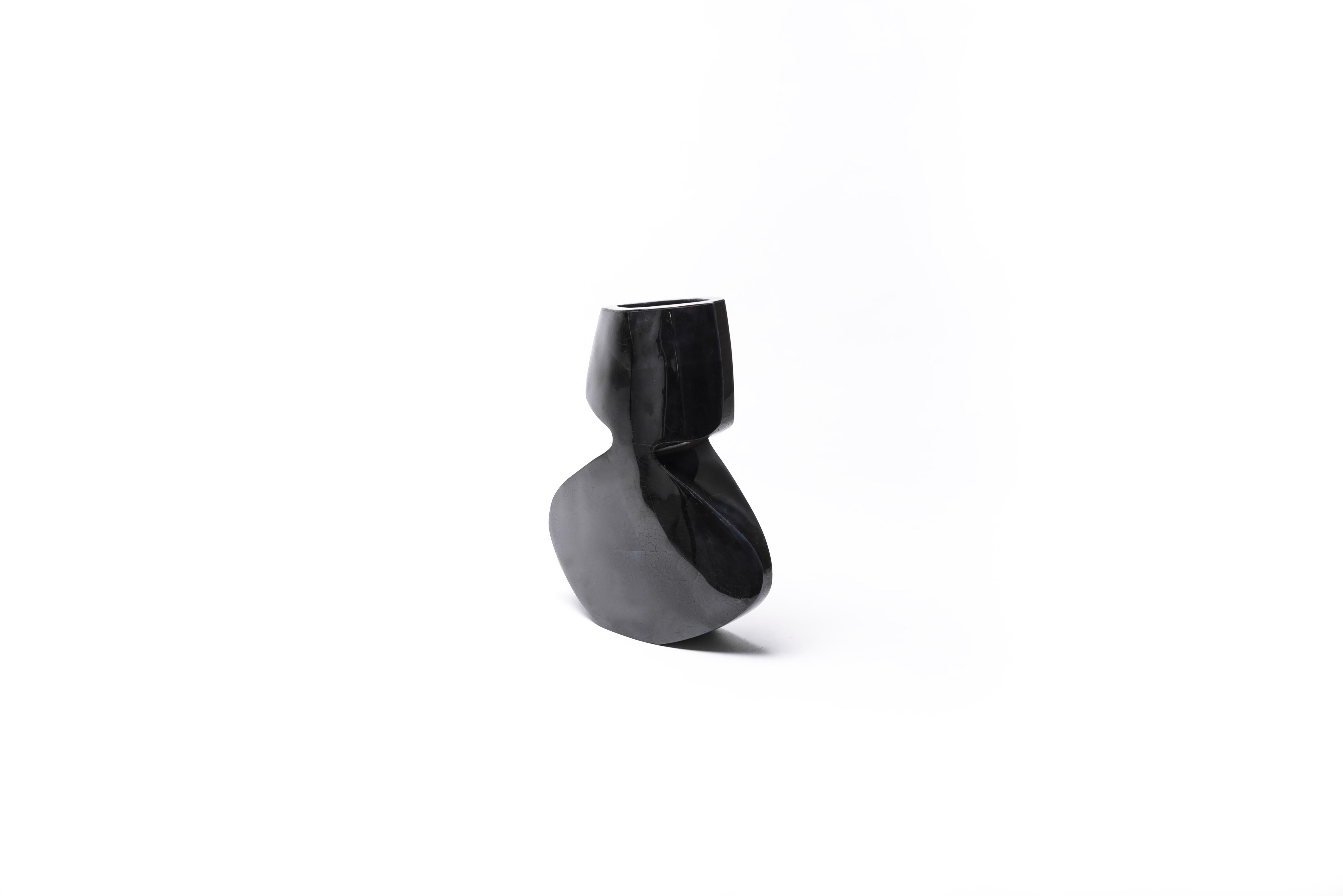 La Dame & La Femme Vases in Shagreen, Black Pen Shell by R&Y Augousti For Sale 8