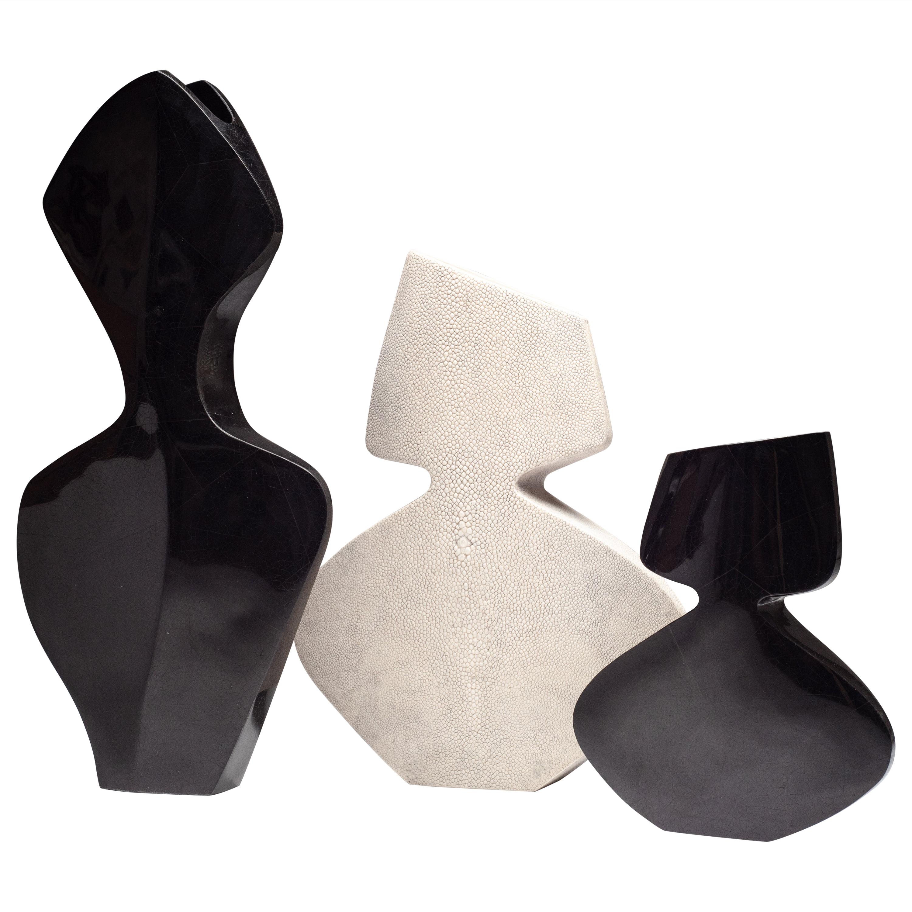 Vases La Dame & La Femme en galuchat, coquille de stylo noir de R&Y Augousti en vente