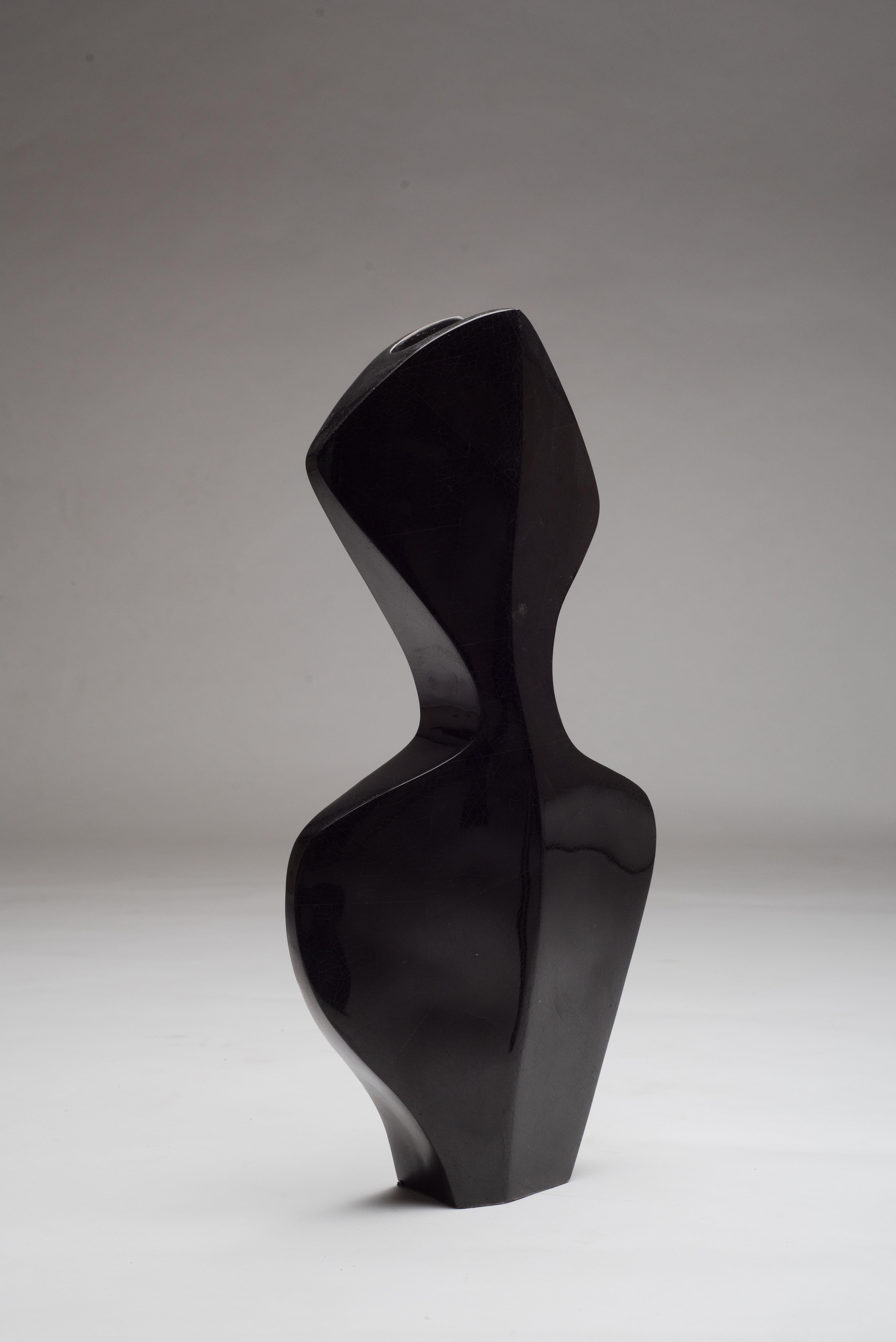 Art Deco La Dame Vase in Black Pen Shell by R&Y Augousti For Sale