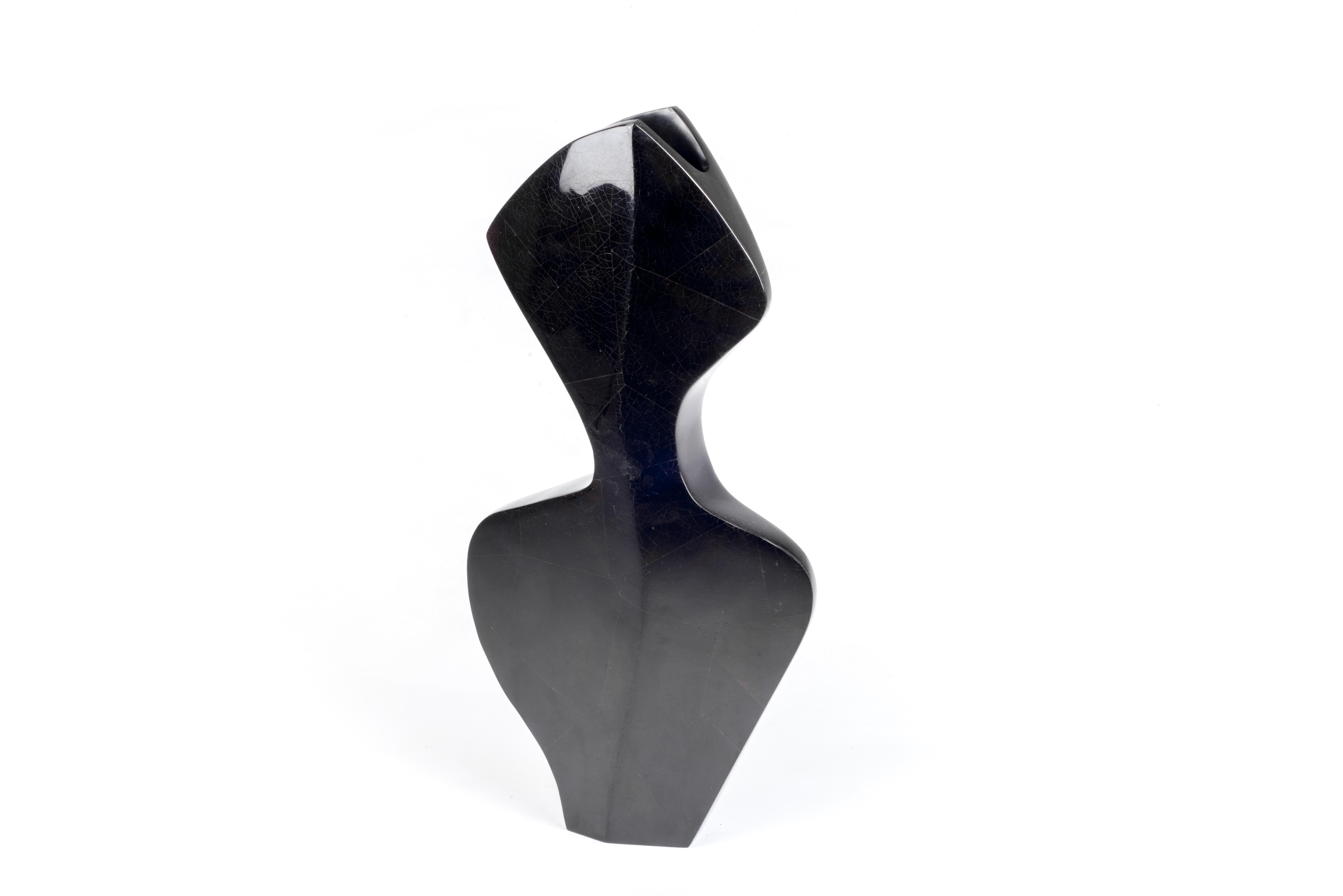 Contemporary La Dame Vase in Black Pen Shell by R&Y Augousti For Sale