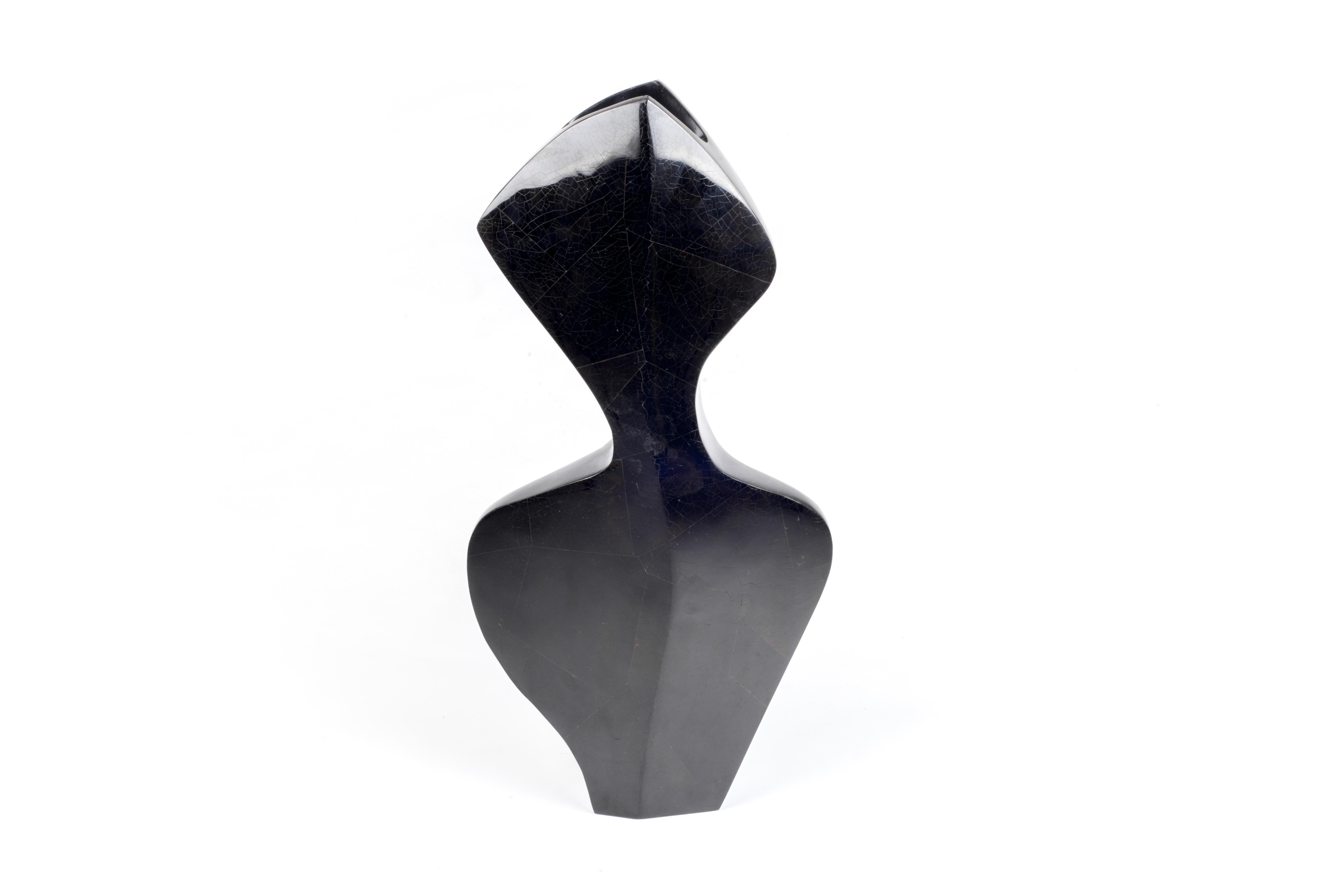 La Dame Vase in Black Pen Shell by R&Y Augousti For Sale 1