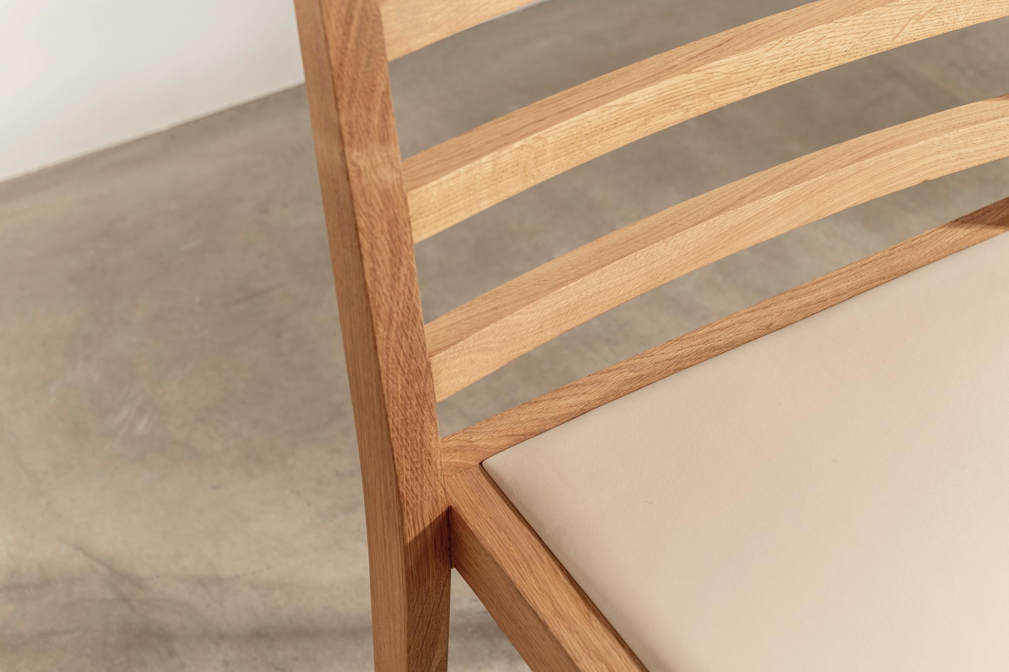 British La Discrète No 08, Set of Stackable Chairs in Oak and Leather by Alice Etcaetera For Sale