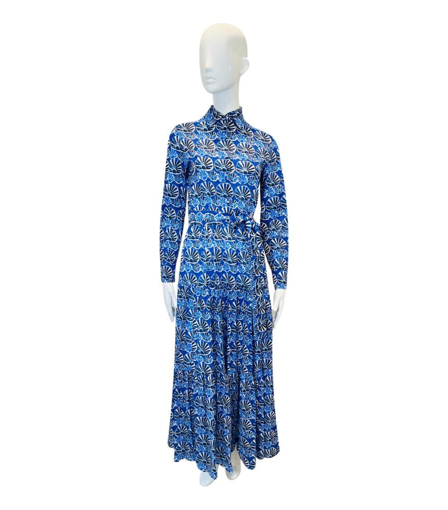 La Double J Cotton Printed Shirt Dress

Blue maxi dress with all-over print and tie-up waist.

Detailed with collared neckline, button centre closure and pleated skirt.

Size – XS

Condition – Excellent