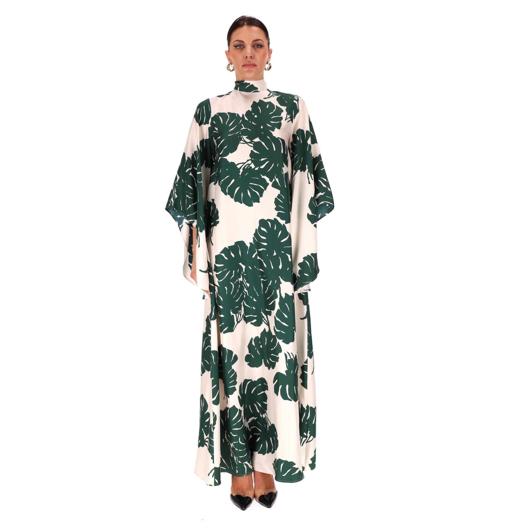 La DoubleJ Foliage Print Silk Maxi Dress

White 'Magnifico' dress fully crafted from silk with foliage print in green.

Featuring shift-style with wide long sleeves and tie-up fastening to rear.

Rrp Approx. £1,250

Size – S

Condition – Good/Very