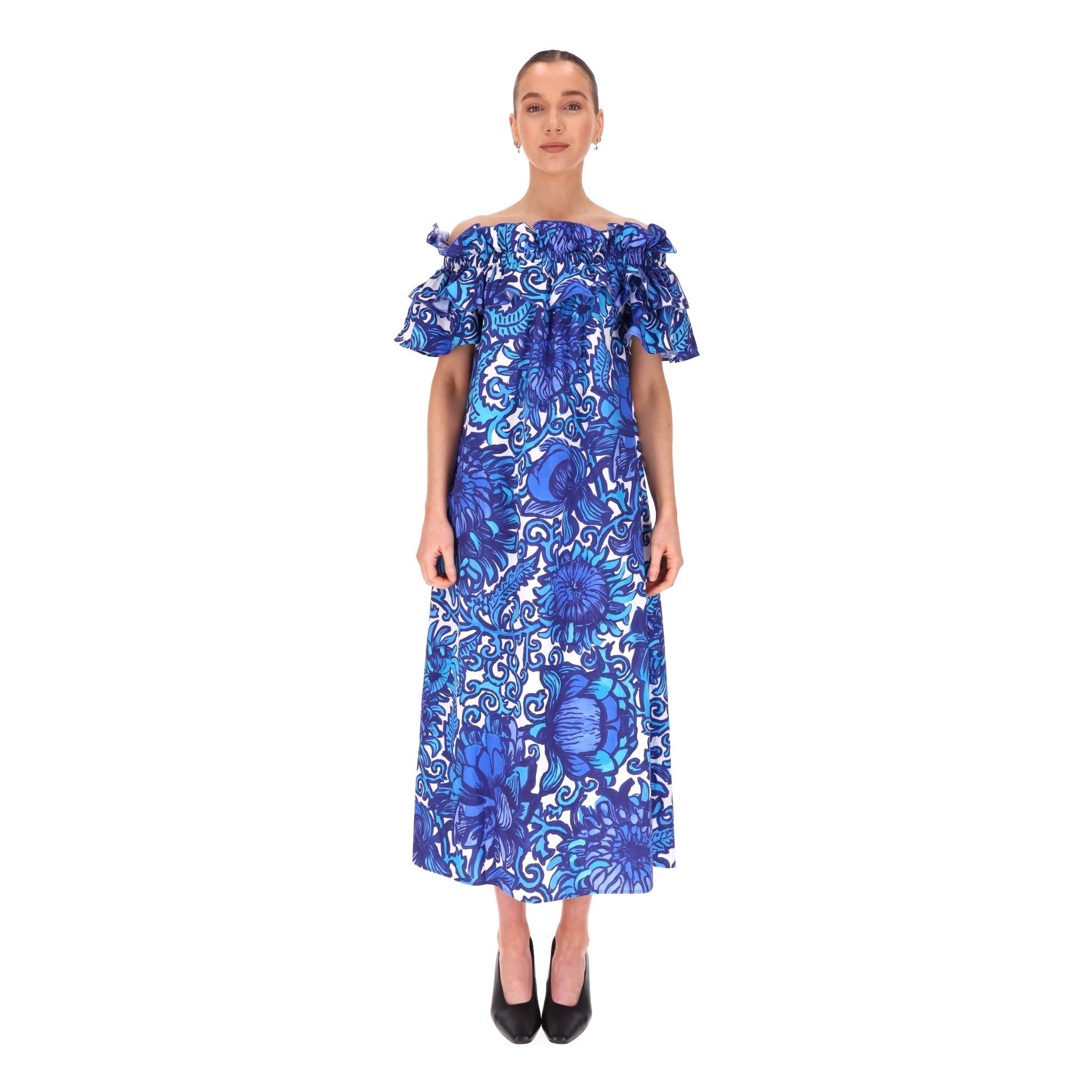 La DoubleJ Off-The-Shoulder Floral Cotton Dress

Blue midi 'Breakfast' dress with elasticated, ruffle off-the-shoulder neckline.

Featuring relaxed-fit, pull-on design and on-seam side pockets.

Rrp £545

Size – XXS

Condition – Very