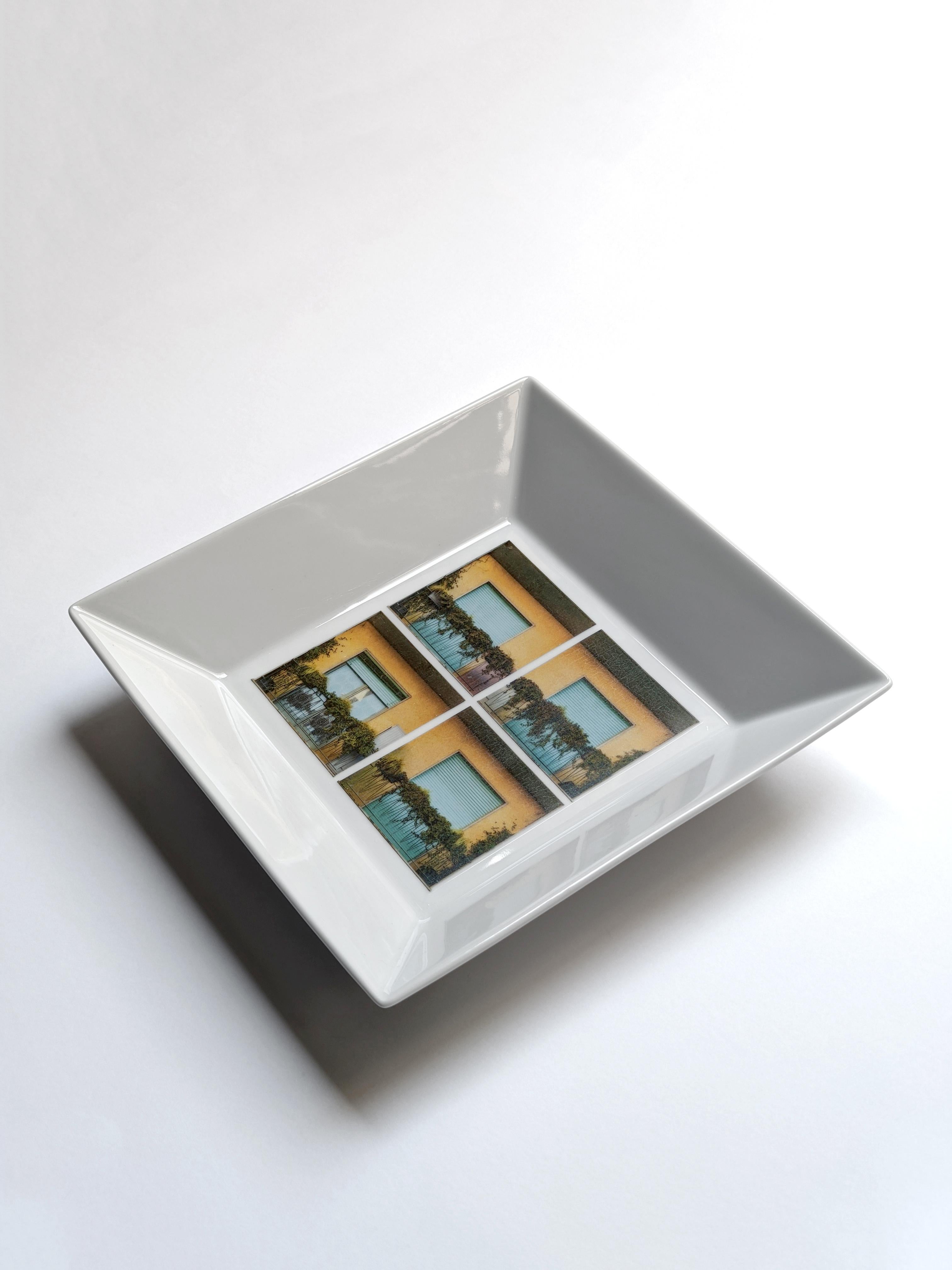 La Finestra sul Cortile is a collection of centrepieces and pocket empties with simple, square shapes on which various building facades are placed. The range of decors is broad: from the endless windows of the first skyscrapers to the typical