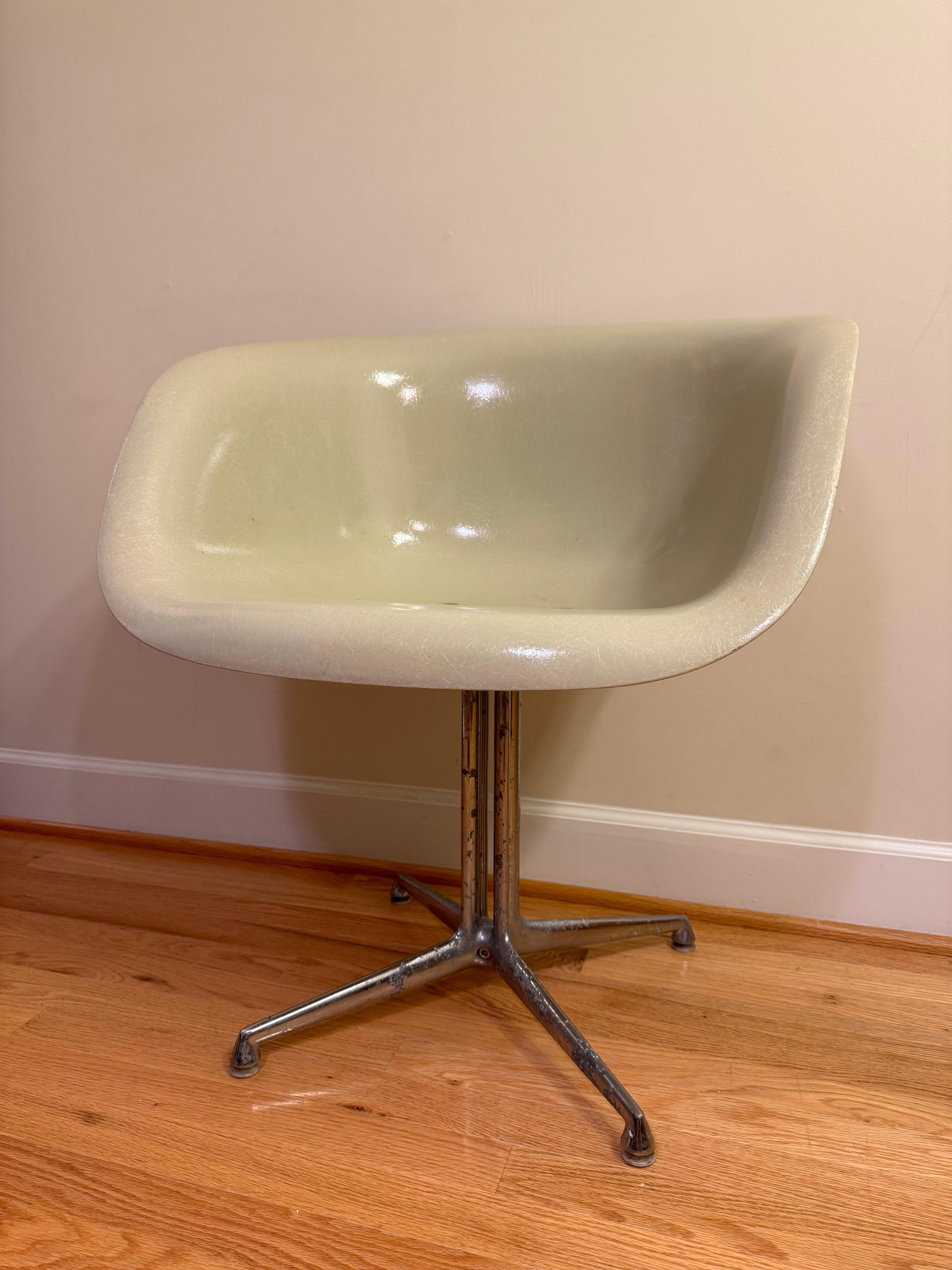 La Fonda Arm Chair by Eames for Herman Miller For Sale 3