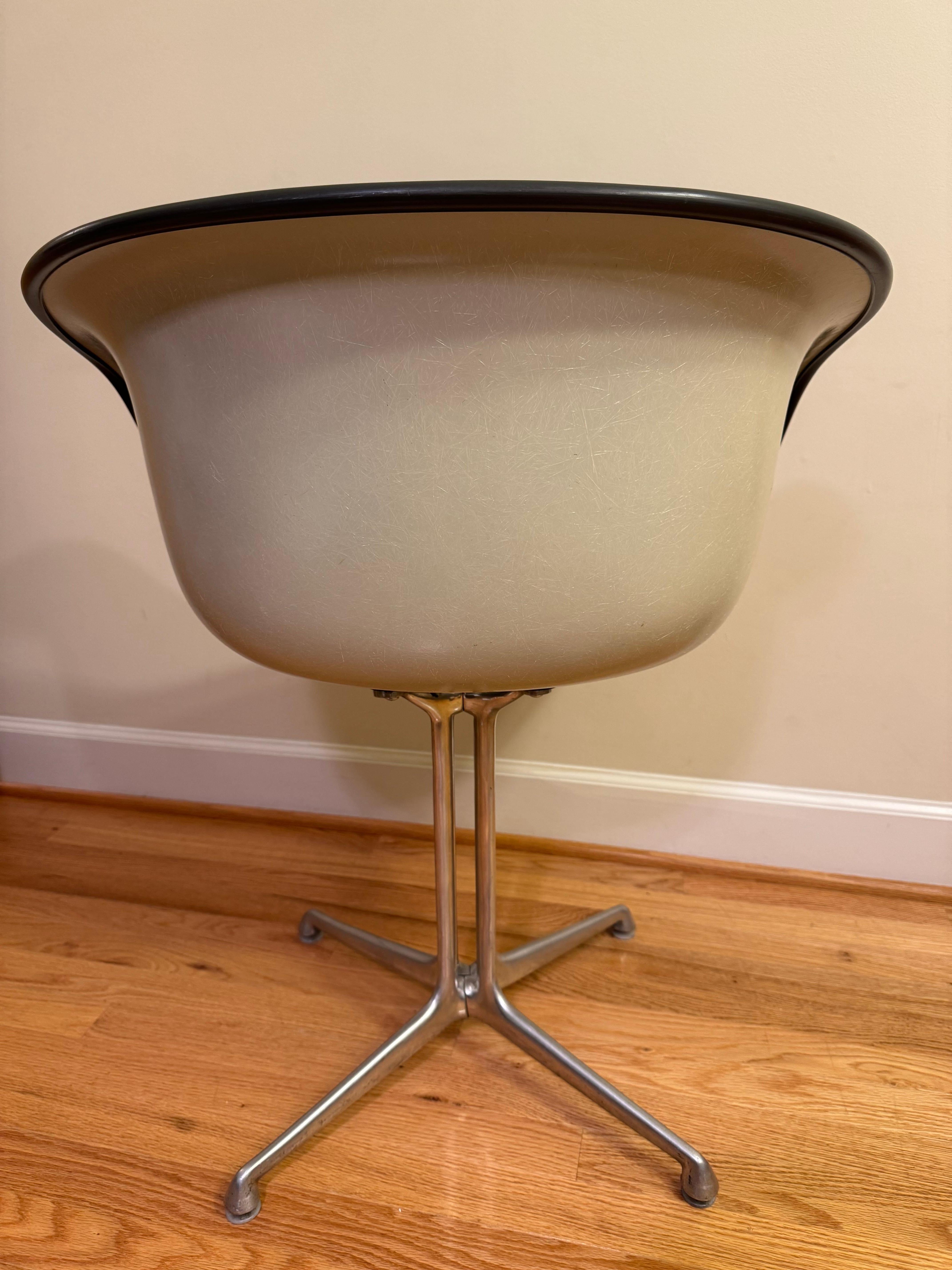 La Fonda Arm Chair by Eames for Herman Miller For Sale 4