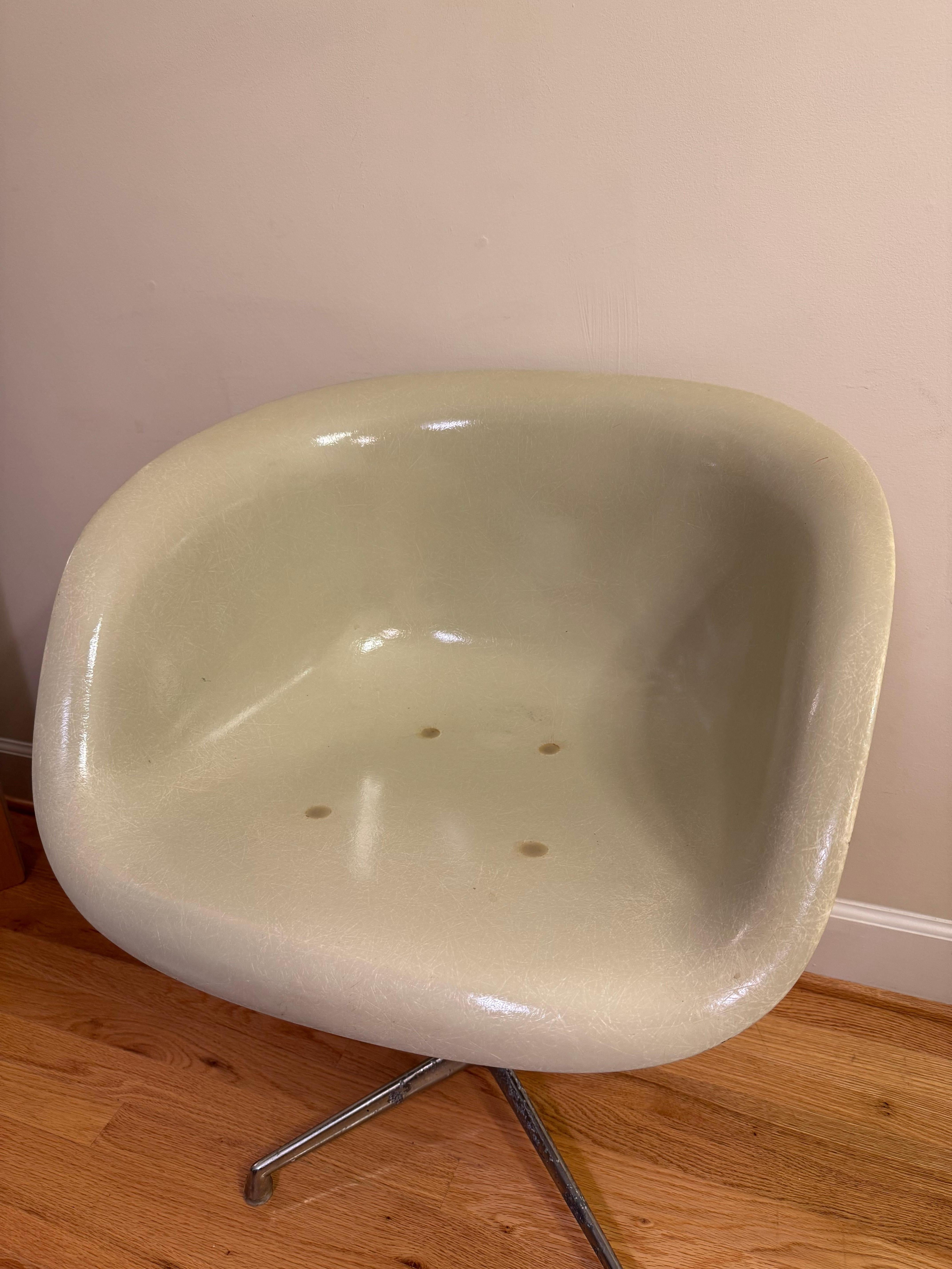 La Fonda Arm Chair by Eames for Herman Miller In Fair Condition For Sale In Centreville, VA