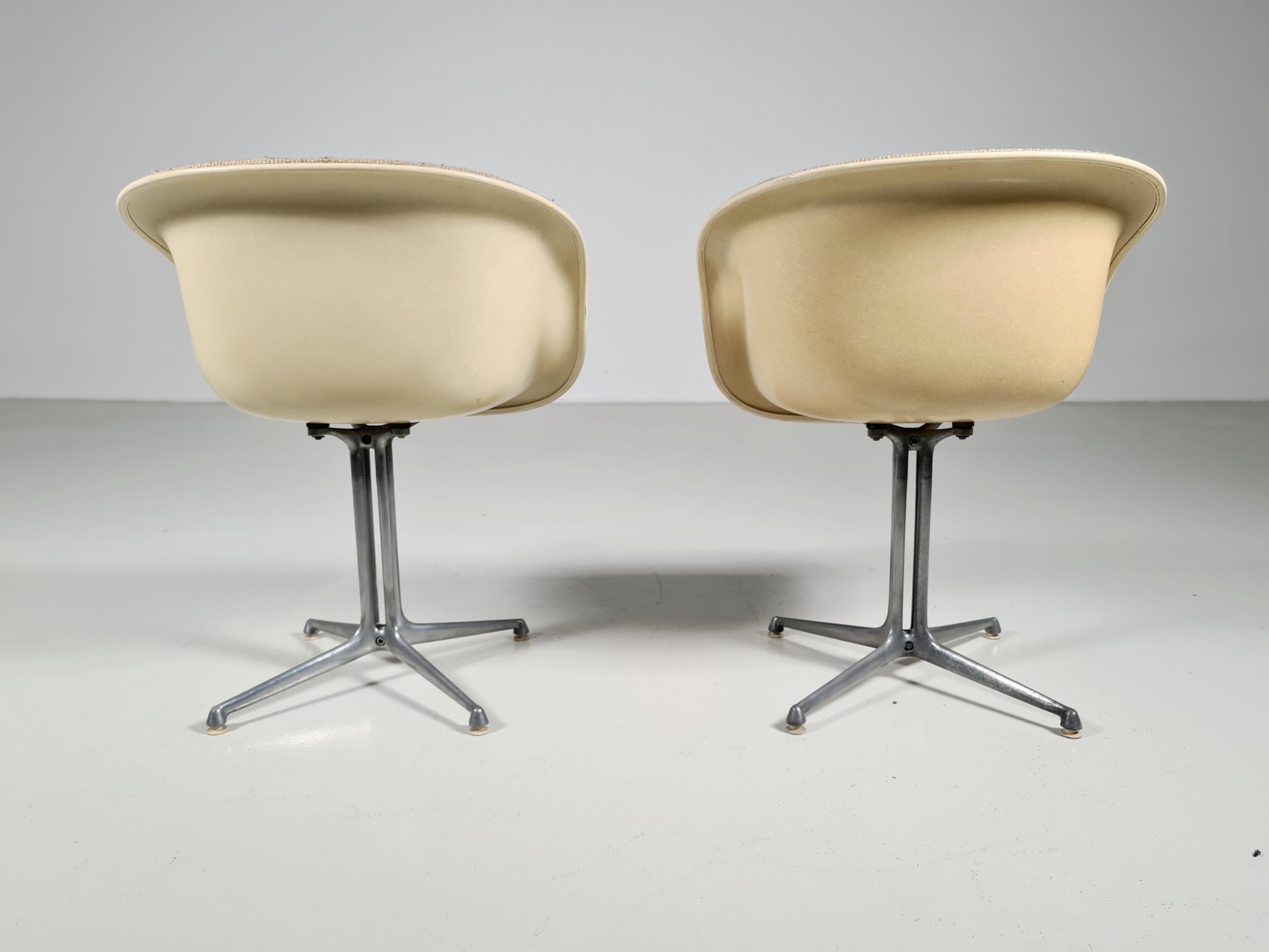 La Fonda Chairs by Eames for Vitra, Original Fabric, Fiberglass, 1960s In Good Condition For Sale In amstelveen, NL