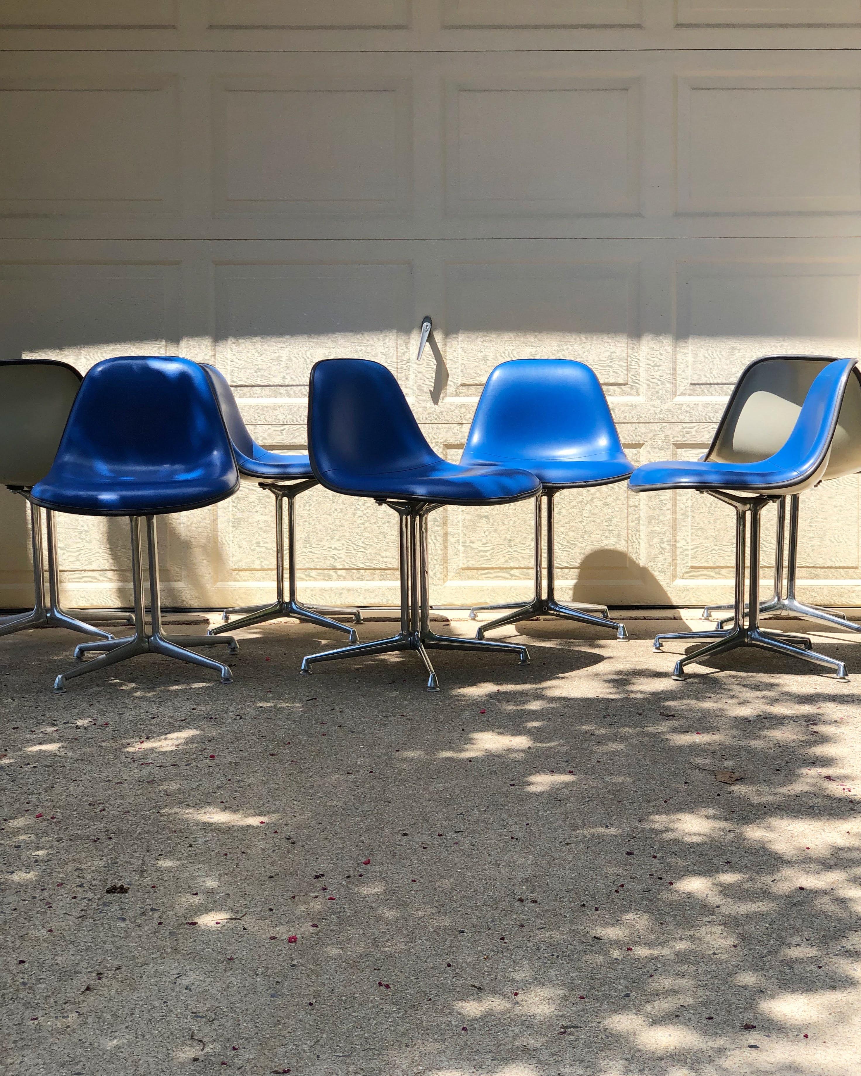 This arm chair is one of two new fiberglass chairs Charles and Ray Eames designed in 1961, inspired by request from Alexander Girard, who needed seating for his new Manhattan restaurant, La Fonda Del Sol. Some collectors call these “La Fonda” chairs