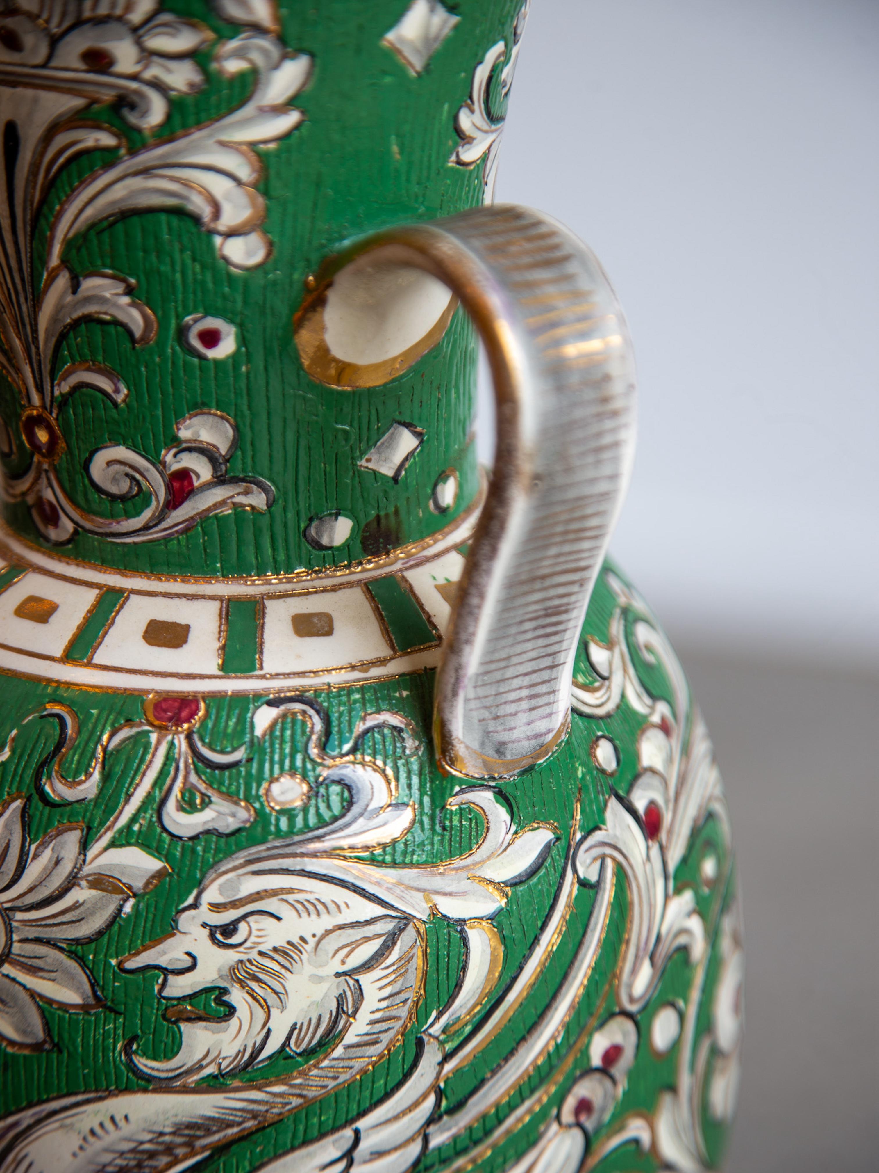 A striking example of Italian craftsmanship, this La Gioconda vase by Deruta showcases the richly detailed hand-painted majolica tradition for which the Umbrian town is world-renowned. Featuring an elegant amphora silhouette with dual curved