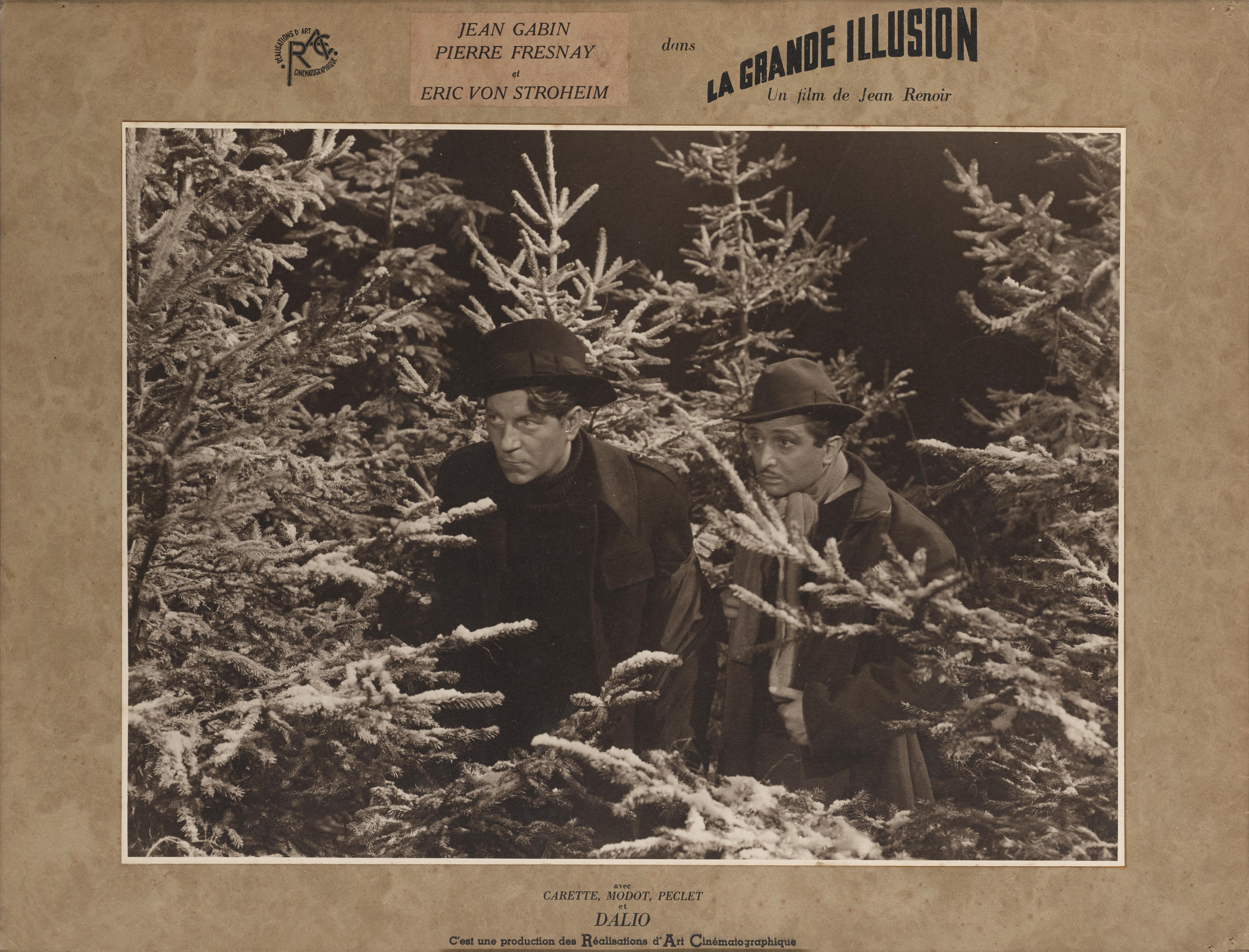 Es handelt sich um eine äußerst seltene französische Original-Lobbykarte, die zur Werbung für den Film in den französischen Kinos verwendet wurde.
Bei diesem Film führte Jean Renoir Regie, in den Hauptrollen spielten Jean Gabin und Pierre