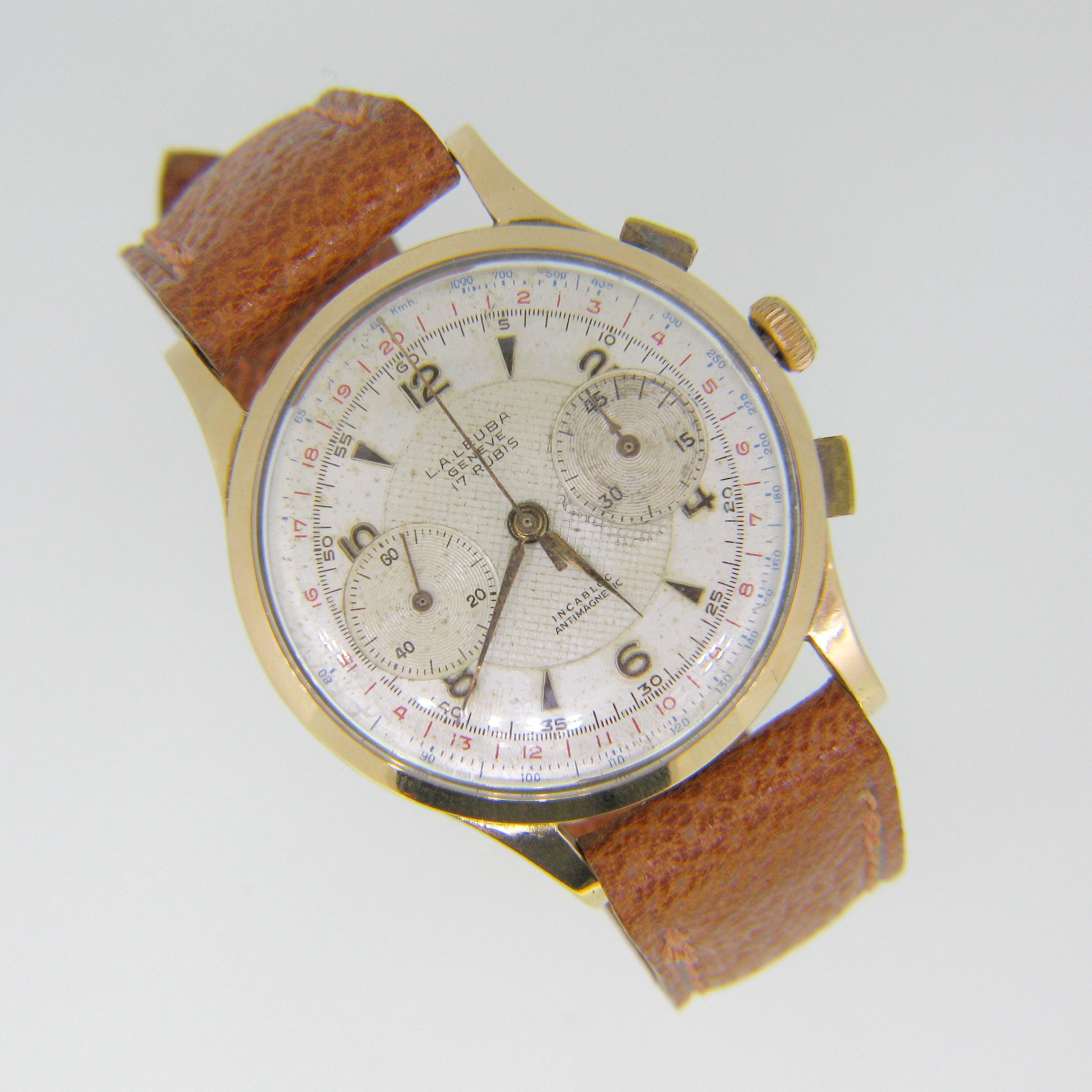 L.A. Leuba Montre chronographe vintage à remontage manuel en or jaune et rose Bon état à London, GB