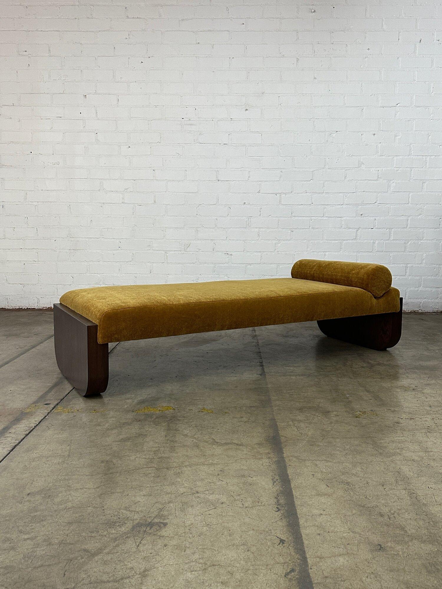 La Luna Daybed In Mohair 5