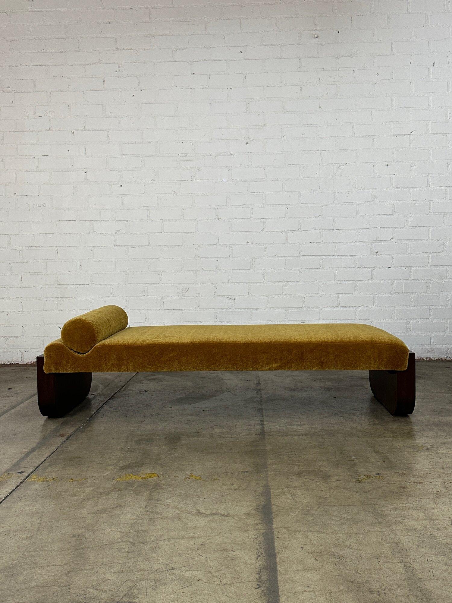 La Luna Daybed In Mohair 7