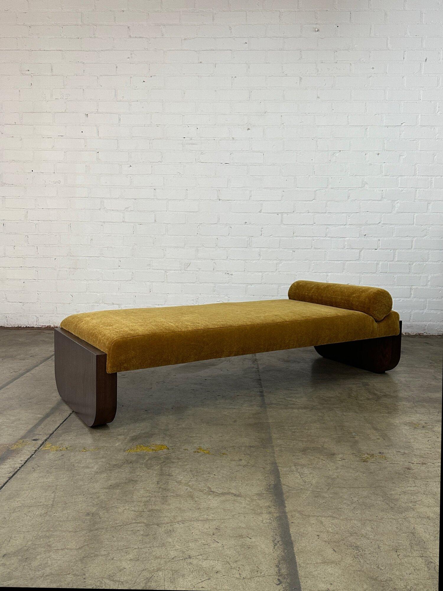 La Luna Daybed In Mohair 10