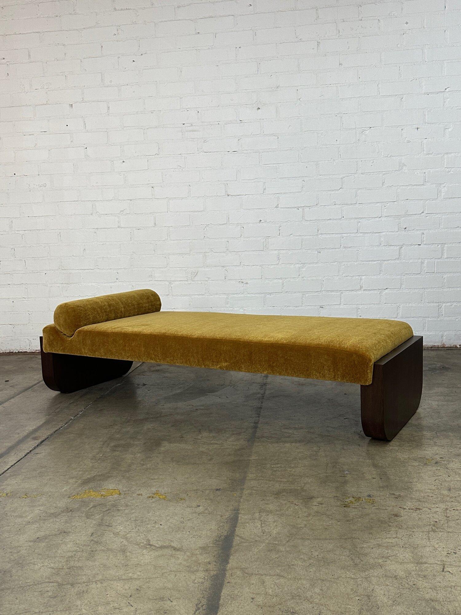 La Luna Daybed In Mohair 3