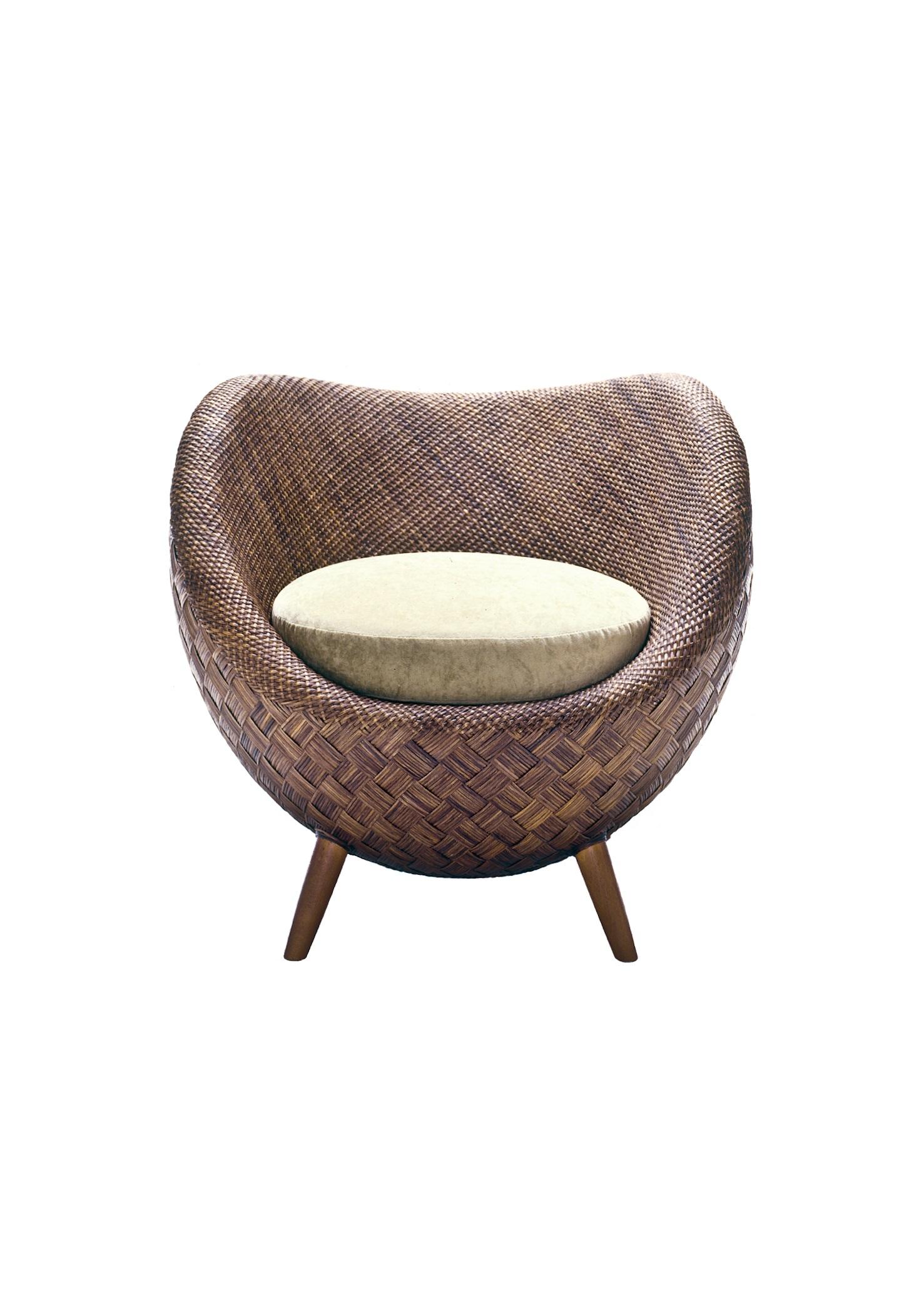 La Luna easy armchair by Kenneth Cobonpue
Materials: Rattan, polyurethane foam, maple. 
Also available in other colors. 
Dimensions: 75 cm x 77 cm x H 72 cm

La Luna’s quiet sophistication is defined by a soft, round shape that feels like a