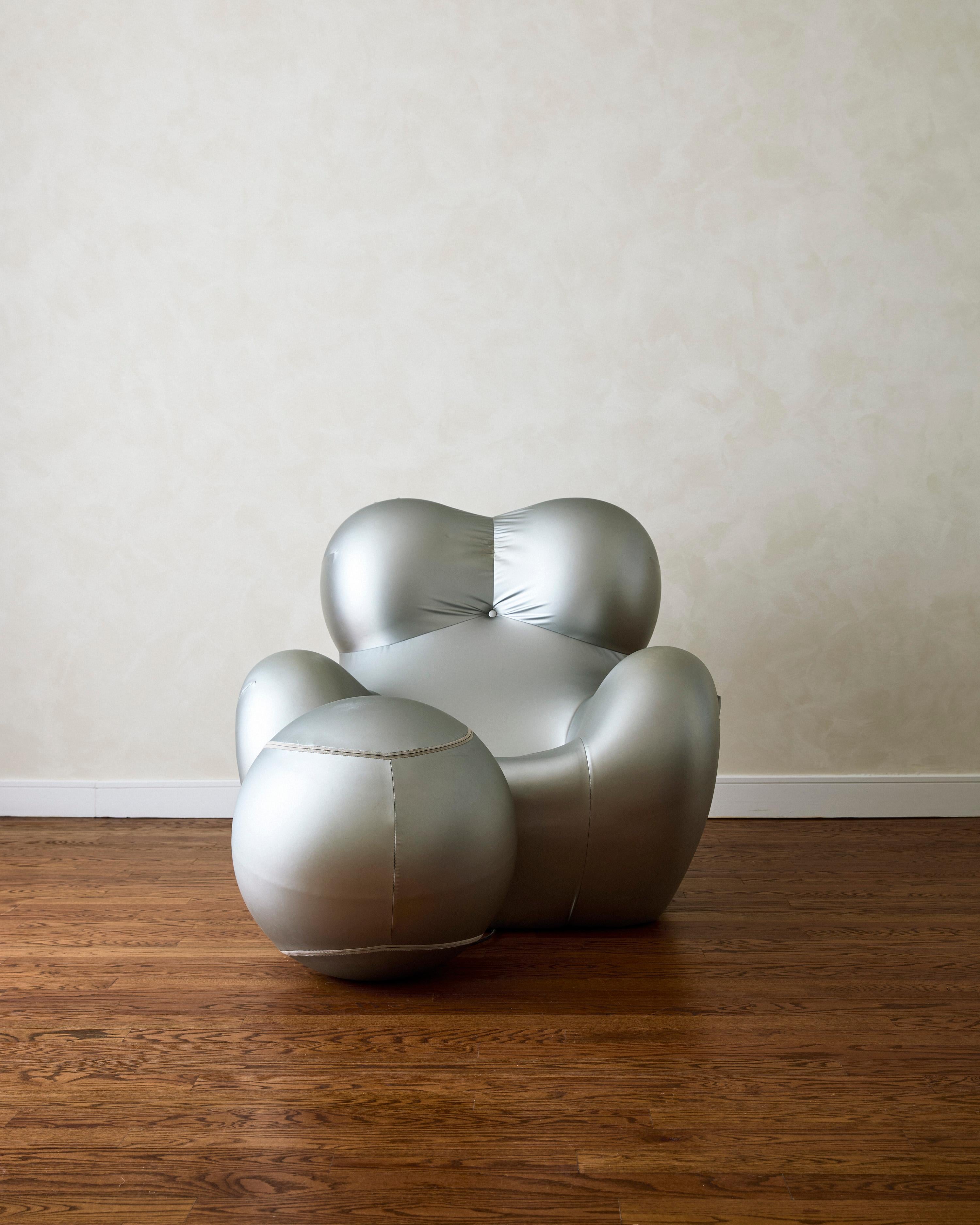 La Mamma lounge chair (UP5) and ottoman (UP6), designed by Gaetano Pesce for B&B Italia, are crafted from expanded polyurethane foam and upholstered in elastic synthetic jersey. The chair was created to mirror the human form, with curves and