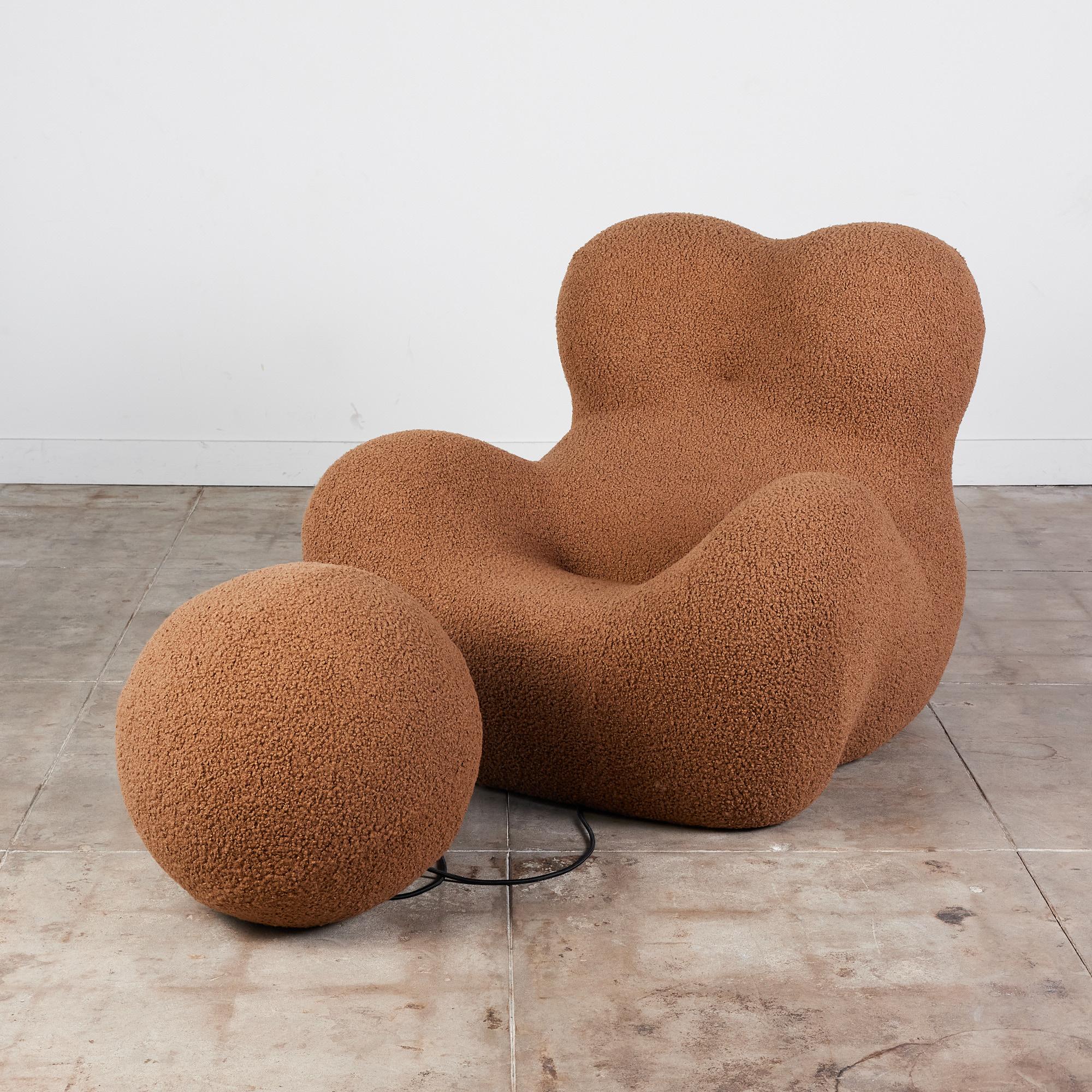 La Mamma Up 5 teddy bear brown bouclé lounge chair by Gaetano Pesce for B&B Italia, c.2000s, Italy. The curvaceous shape, was inspired by the silhouette of ancient fertility goddesses. It's name the 