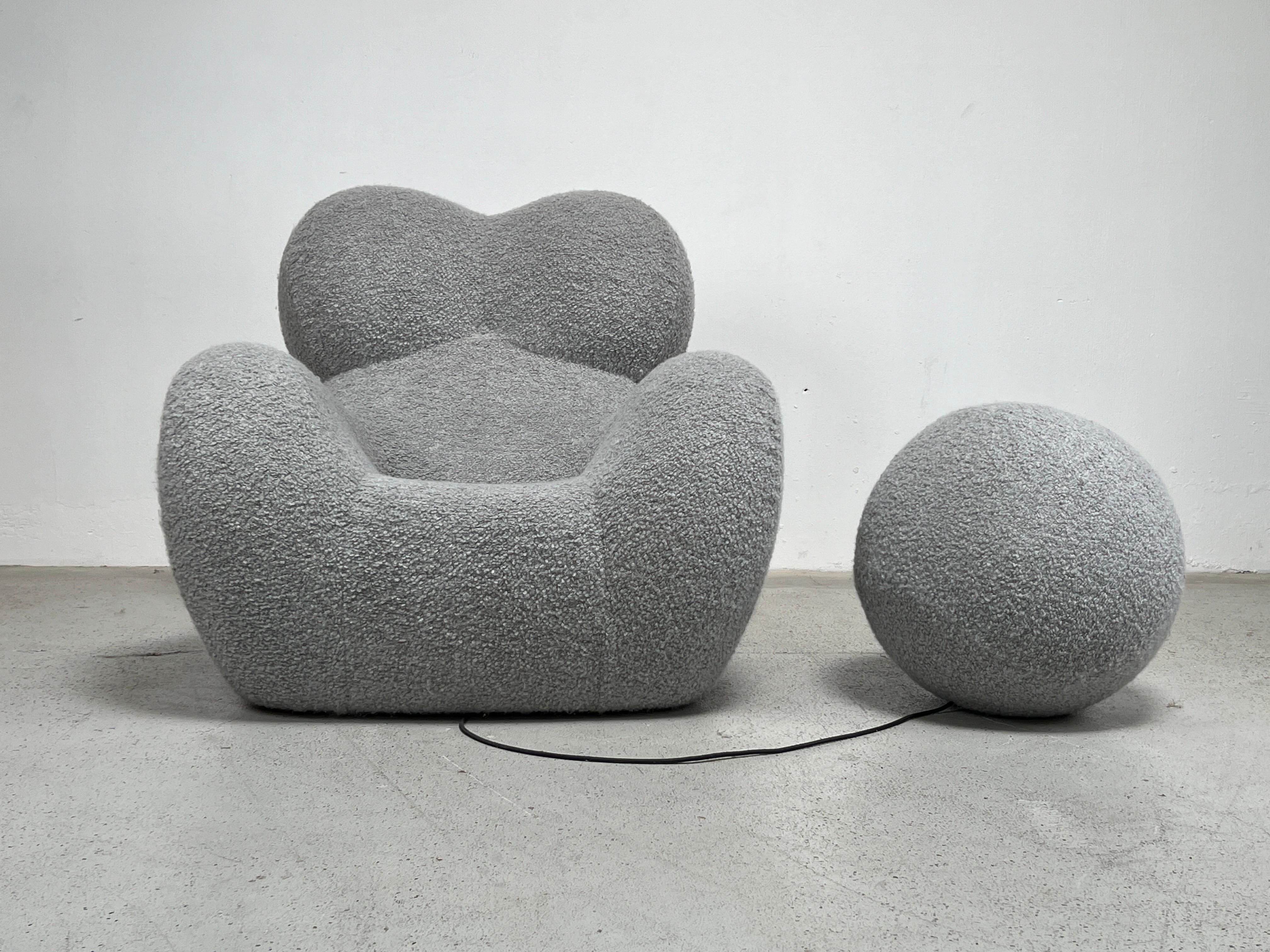 The over scaled 'La Mamma' Up 5 lounge chair and ottoman by Gaetano Pesce for B&B Italia, c.2000s, Italy. Reupholstered in Holly Hunt / Teddy / Warm Silver.