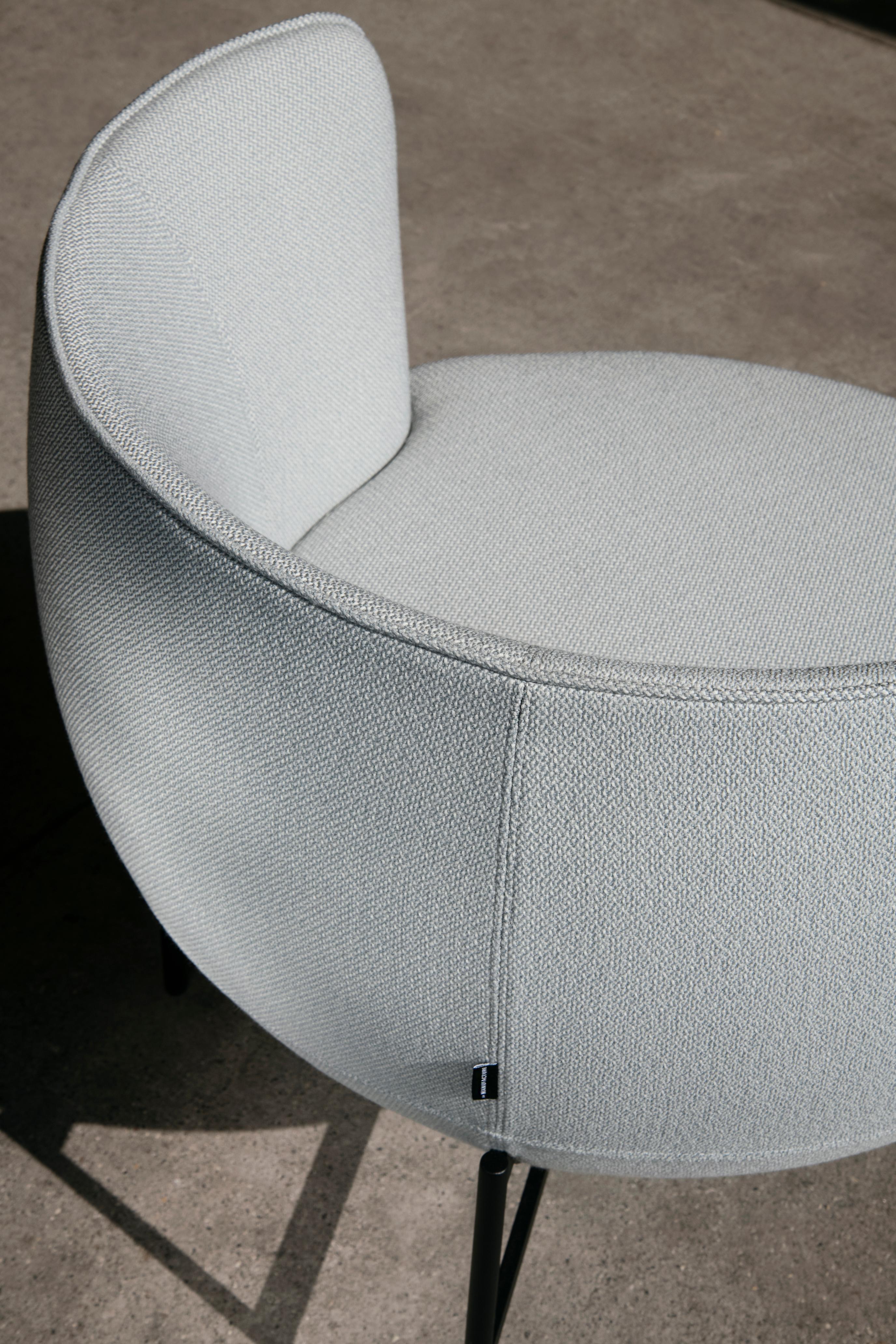 Customizable La Manufacture-Paris Calice Armchair Designed by Patrick Norguet For Sale 6