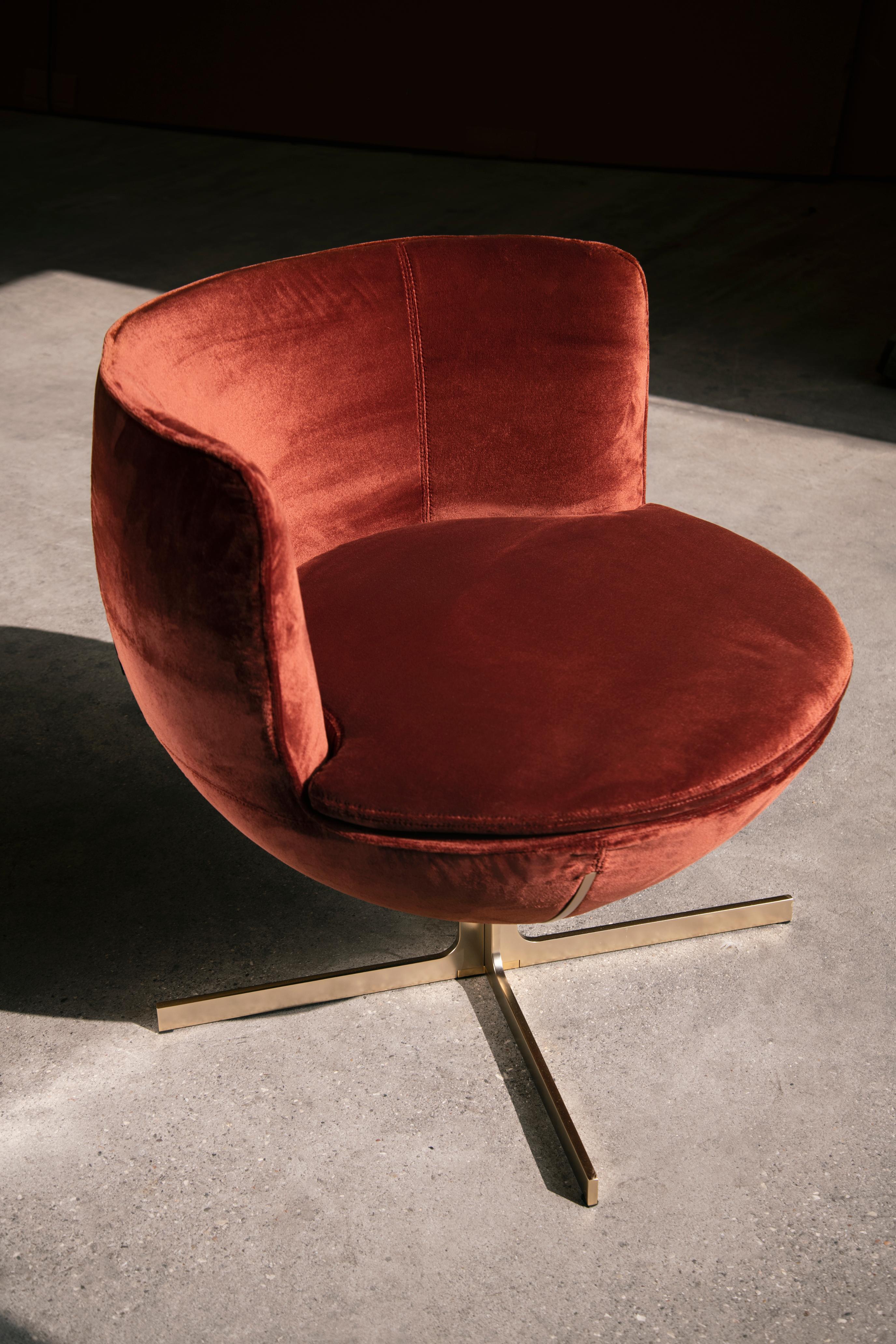 Contemporary Customizable La Manufacture-Paris Calice Armchair Designed by Patrick Norguet For Sale