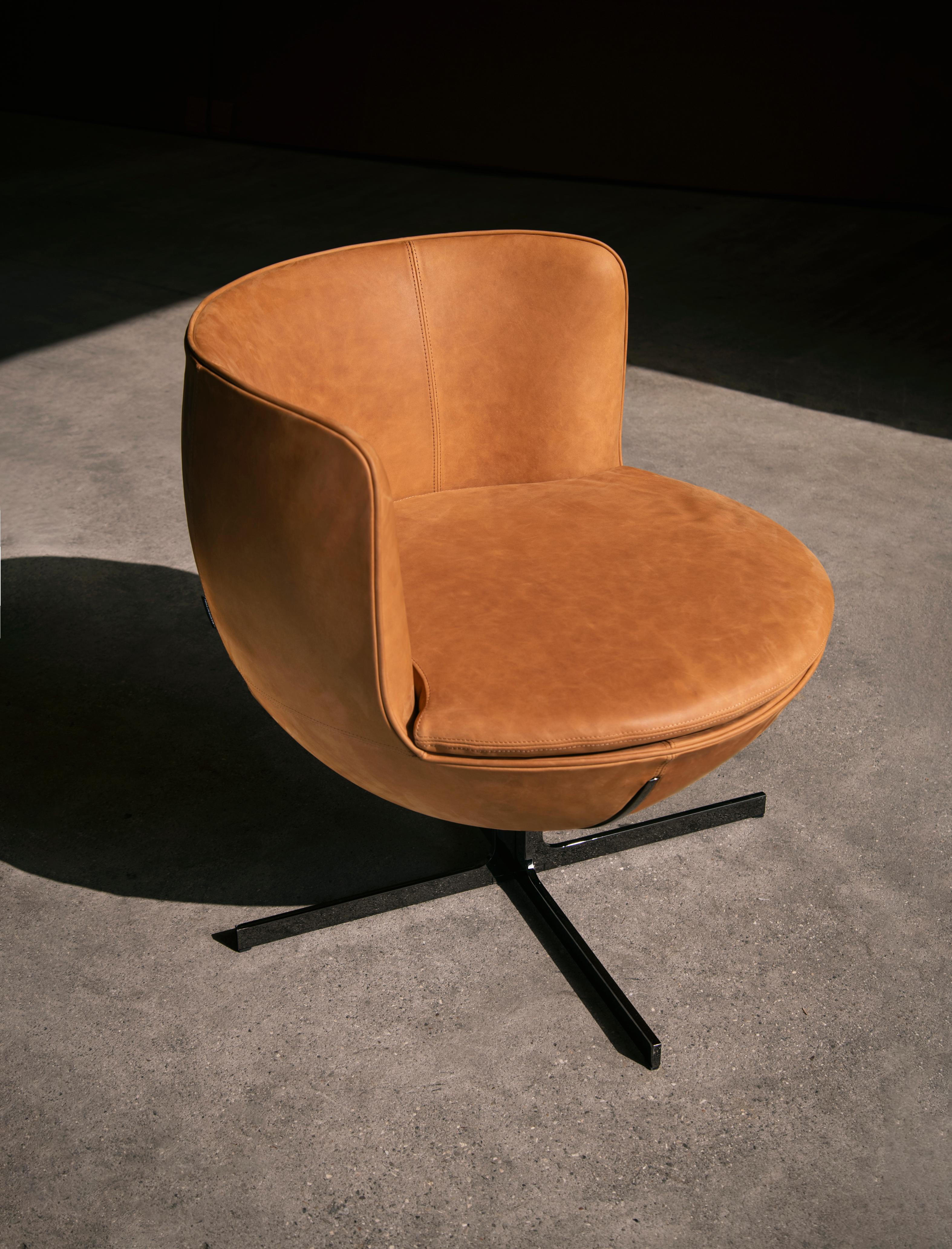 Customizable La Manufacture-Paris Calice Armchair Designed by Patrick Norguet For Sale 2