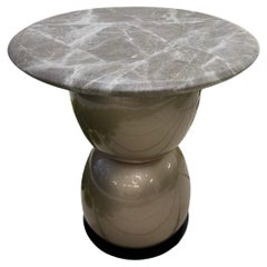 Table La Manufacture Paris Gem Marbre Top Table de Sebastian Herkner en stock