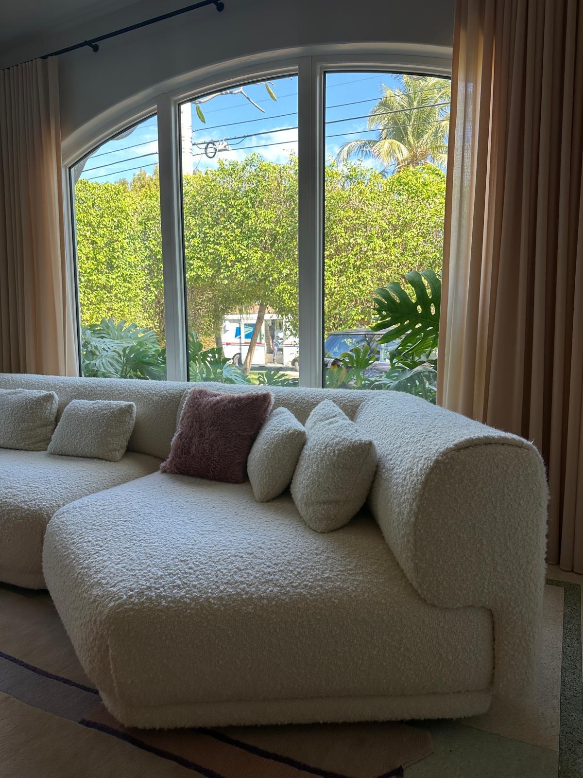 La Manufacture-Paris Moos Sofa von Sebastian Herkner in STOCK im Angebot 1