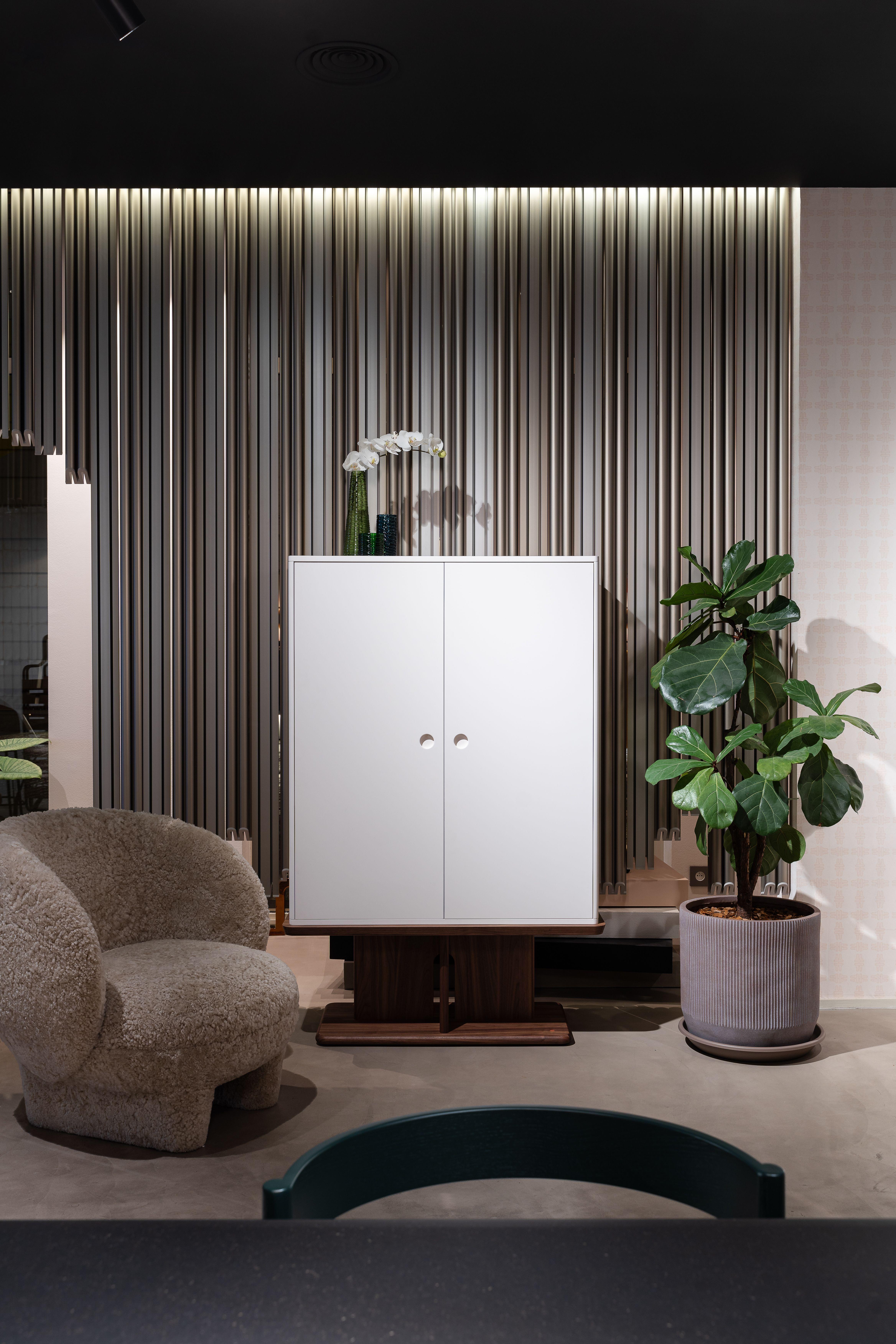 Fauteuil en peau de mouton La Manufacture-Paris Moro conçu par Sebastian Herkner Neuf - En vente à New York, NY