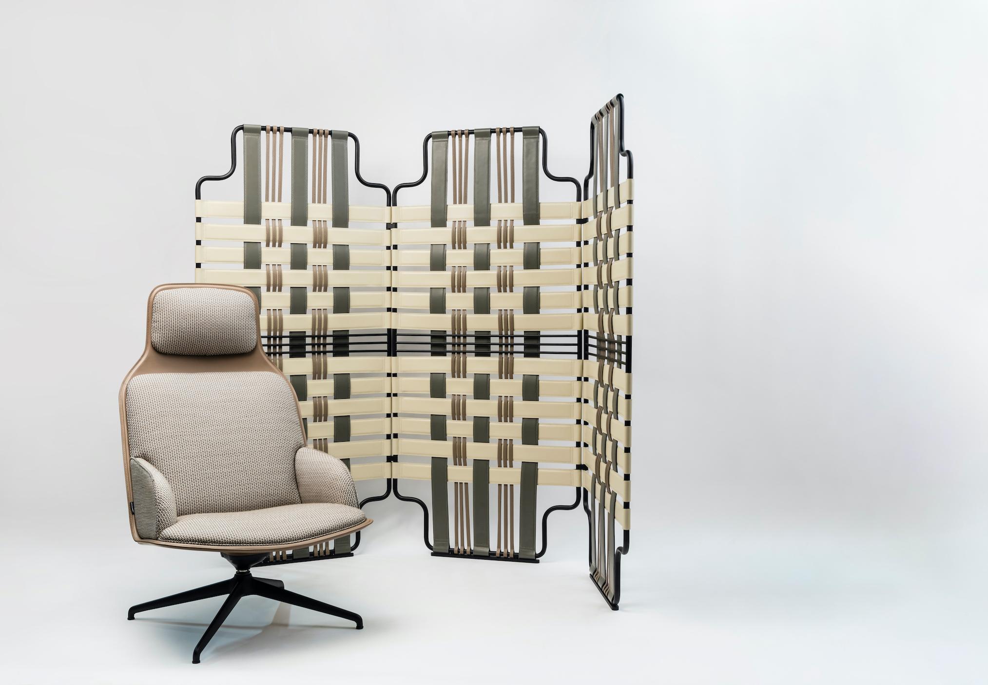 Il fascino del paravento Venier risiede innanzitutto nella sua qualità decorativa, prima ancora che nella sua funzione. Piuttosto che adattarsi a qualsiasi tipo di ambiente interno, valorizza l'arredamento circostante e attira l'attenzione per il