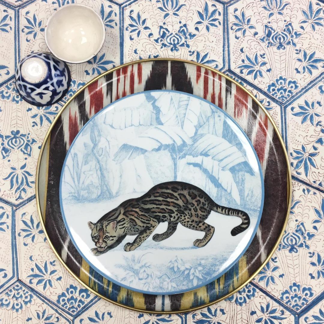 Una de nuestras colecciones más vendidas está ahora disponible en un set de 6 para tus postres.
Inspirado en el maravilloso mundo del Imperio Otomano y en los animales exóticos que vivían en el palacio del Sultán.
Fabricado en Italia.
Estilo nº 1