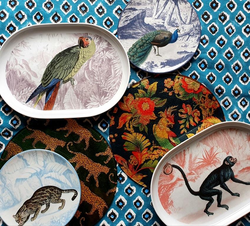 A tropicalia bliss
La Menagerie ottomane is one of our best selling line and there is a new addition that is this stunning porcelain tray.