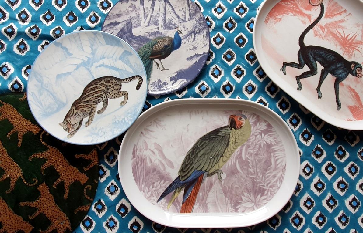 A tropicalia bliss
La Menagerie ottomane is one of our best selling line and there is a new addition that is this stunning porcelain tray.