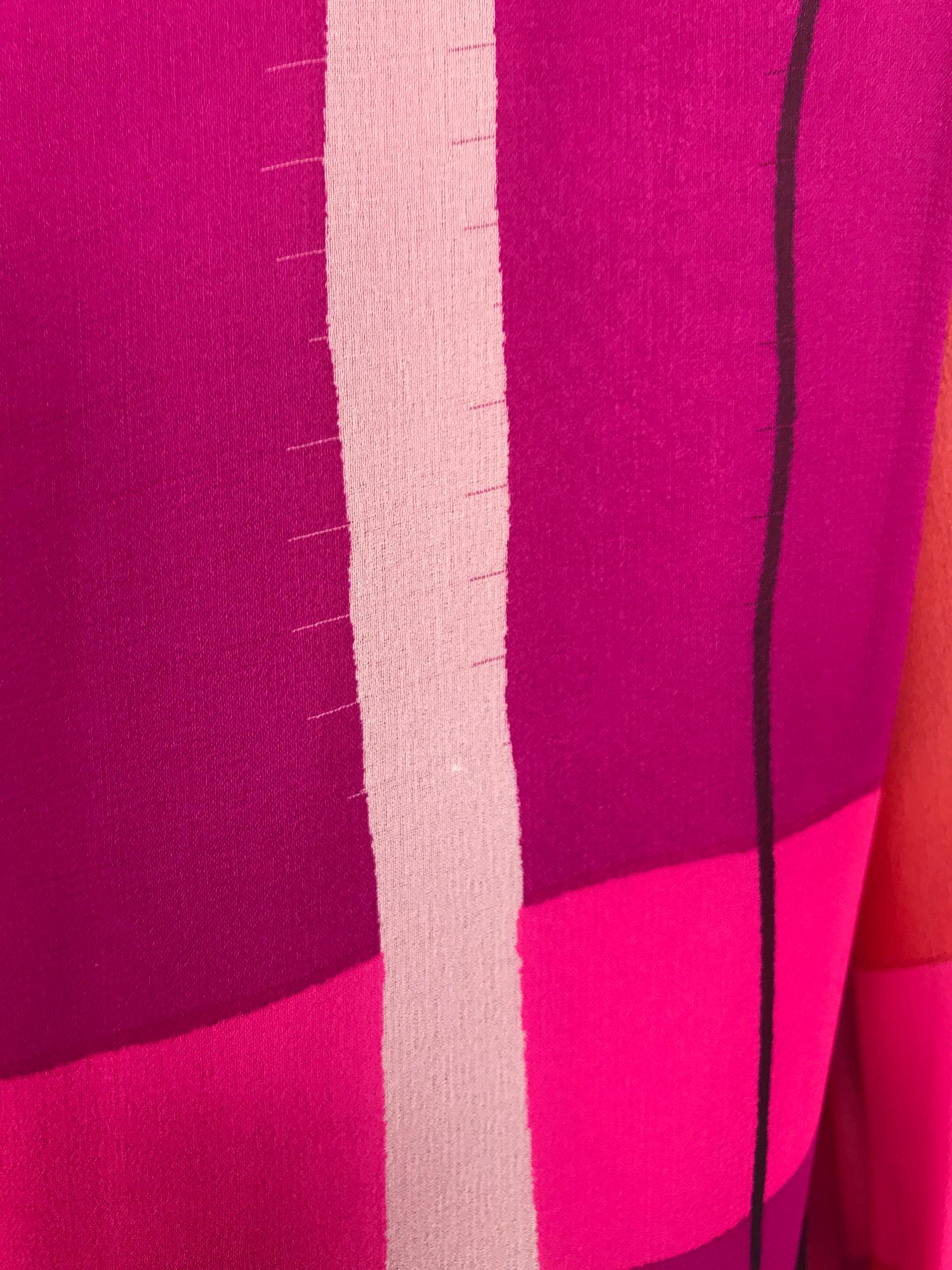 La Mendola Couture Kleid aus rosa Seide und Chiffon mit modernistischem Druck 1970er 9