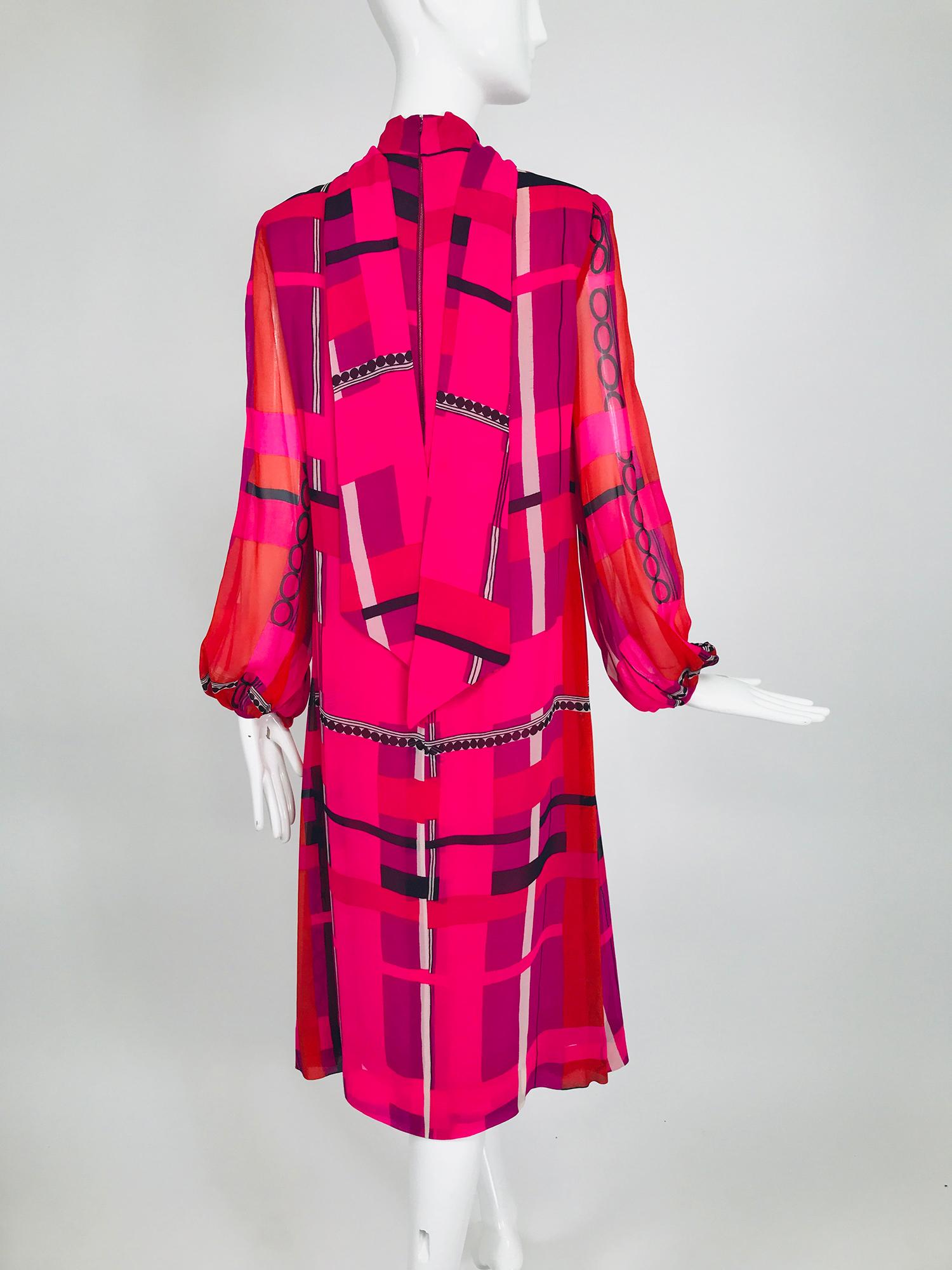 La Mendola Couture Hot Pink Silk Chiffon Modernist Print Dress 1970s In Good Condition In West Palm Beach, FL