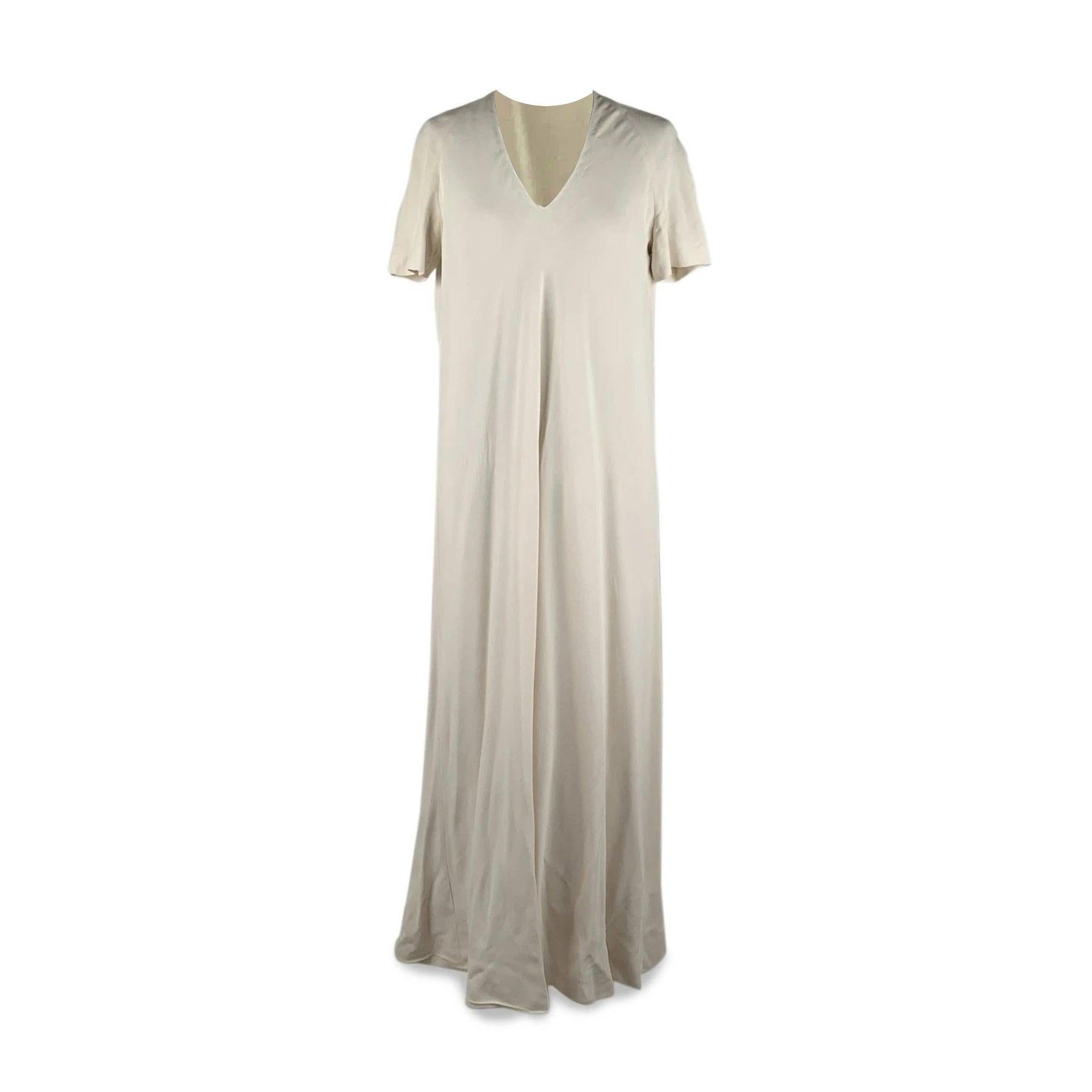 Beautiful vintage 1970 maxi long dress signed La Mendola, Italy. Silk Crepe de Chine. Short sleeve styling and v-neckline. Double zip closure on the back at the shoulders. Lined. Size: 46 (it should correspond to a MEDIUM size) Details MATERIAL: