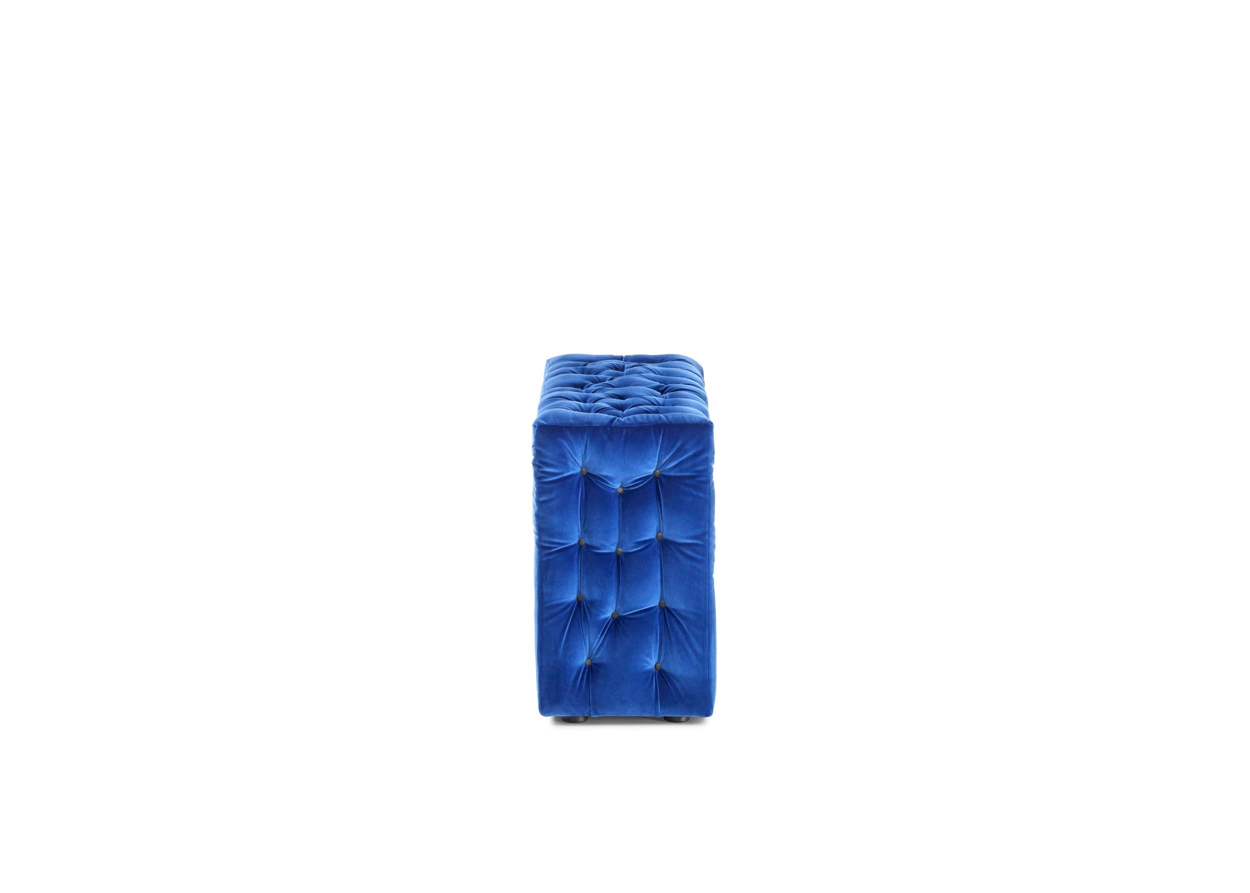 Modulares Sofa, das aus eklektischen Modulen besteht, die in verschiedenen Größen und Farben erhältlich sind und je nach Geschmack und Bedarf immer wieder neu arrangiert werden können.

La Michetta von Gaetano Pesce für Meritalia ist ein Sofa, das