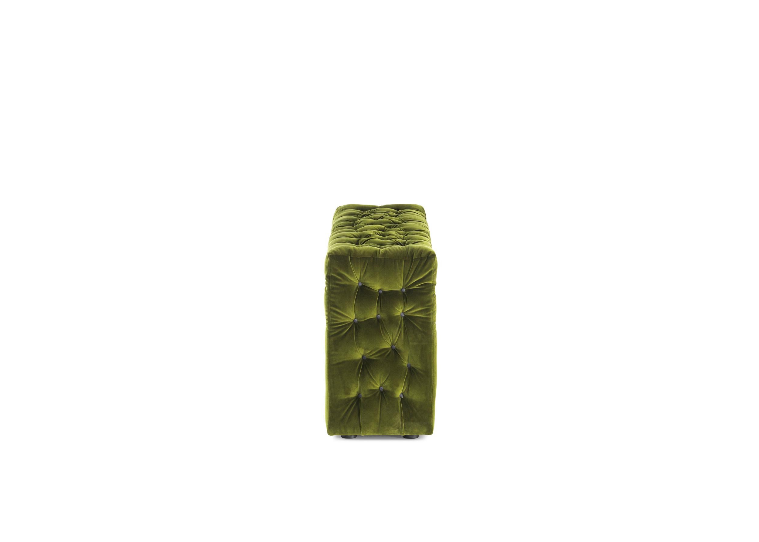 Modulares Sofa, das aus eklektischen Modulen besteht, die in verschiedenen Größen und Farben erhältlich sind und je nach Geschmack und Bedarf immer wieder neu arrangiert werden können.

La Michetta von Gaetano Pesce für Meritalia ist ein Sofa, das