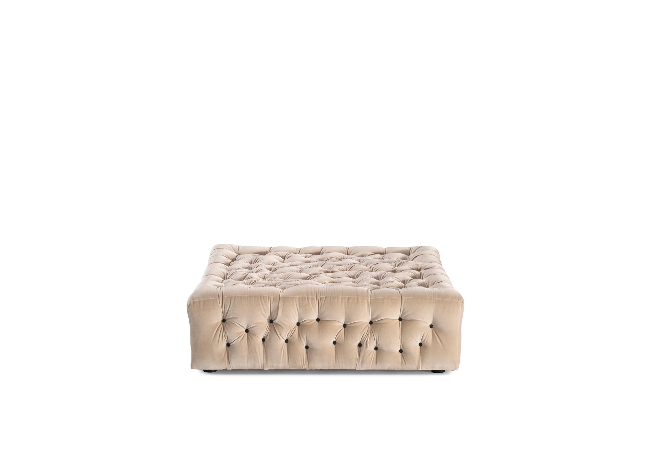 Canapé modulable, composé de modules éclectiques, disponibles en différentes tailles et couleurs, qui peuvent être continuellement réarrangés en fonction des goûts et des besoins.

La Michetta de Gaetano Pesce pour Meritalia est un canapé qui ne se