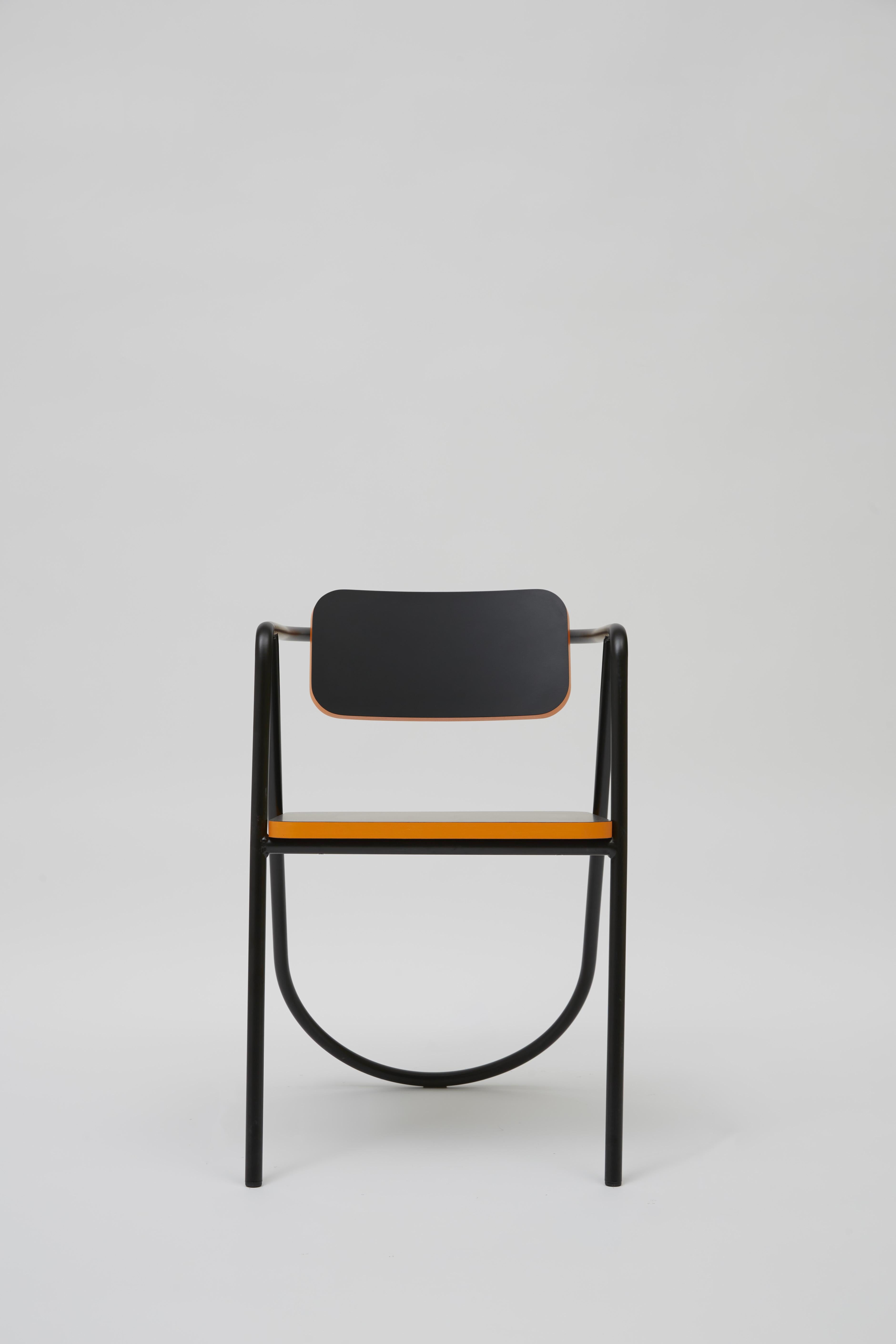 This splendid chair from La Misciù Collection reveals a strong chromatic palette of black and orange. The orange dynamic profiles stand out against this black chair.